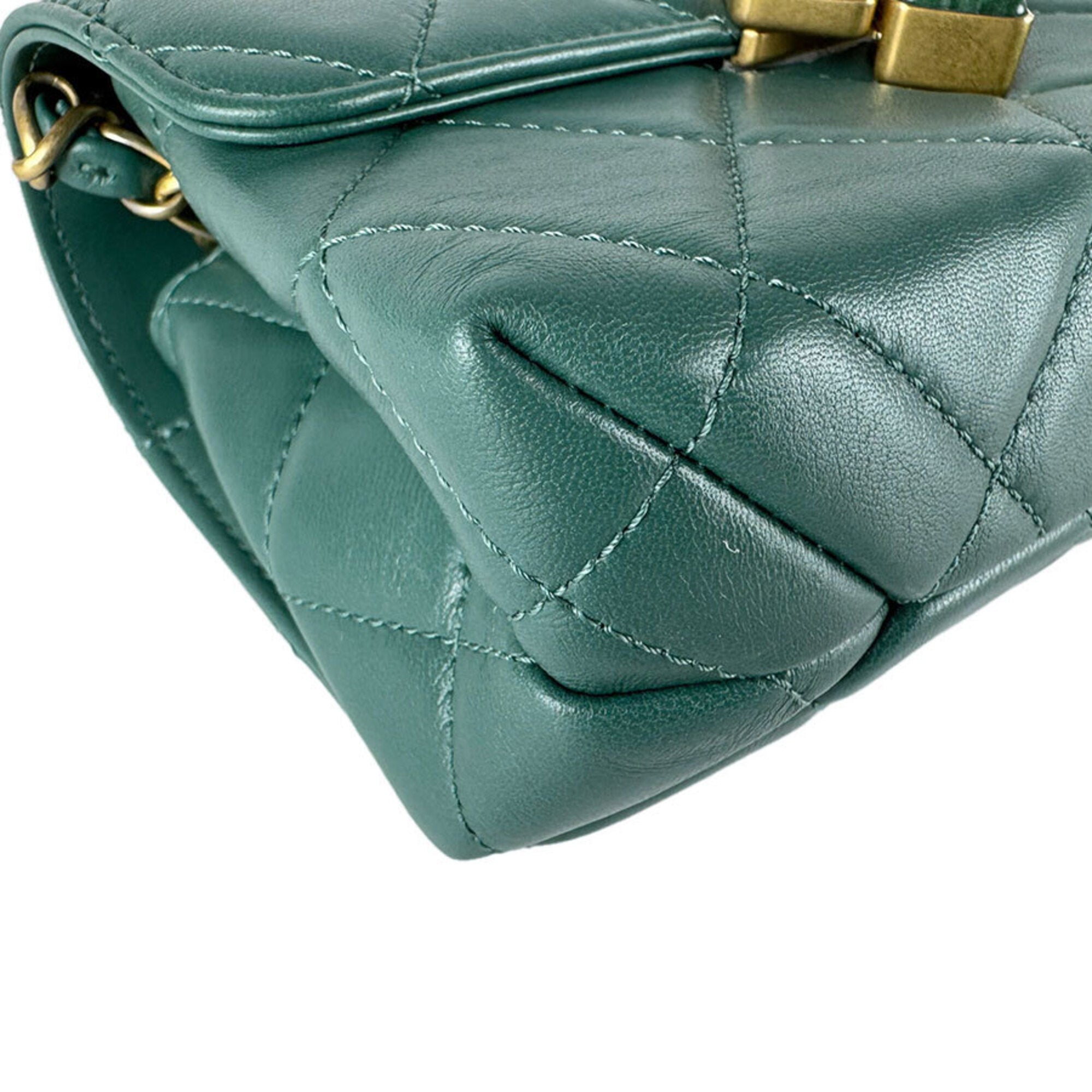 Chanel Green Leather Shoulder Bag (Pre-Owned)