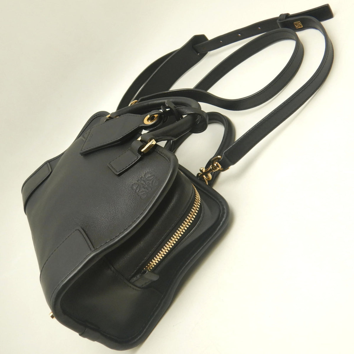 Loewe Amazona Black Leather Handbag (Pre-Owned)