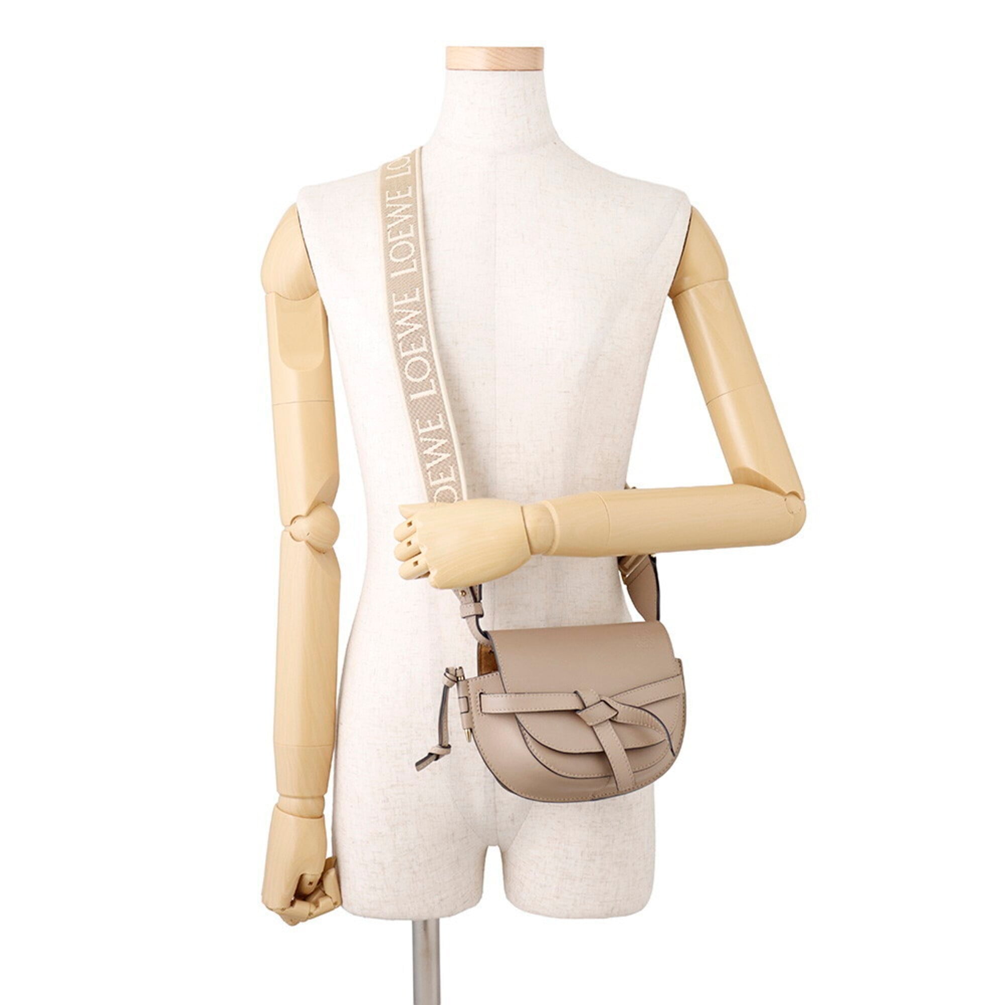 Loewe Sand Leather Shoulder Bag (Pre-Owned)
