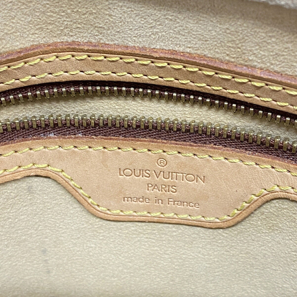 Louis Vuitton Brown Shoulder Bag (Pre-Owned)