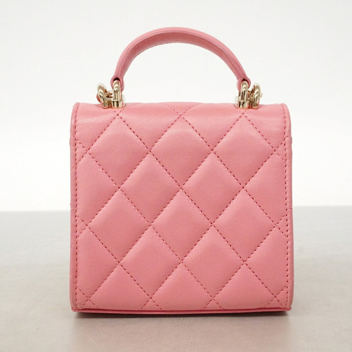 Chanel Pink Leather Handbag (Pre-Owned)