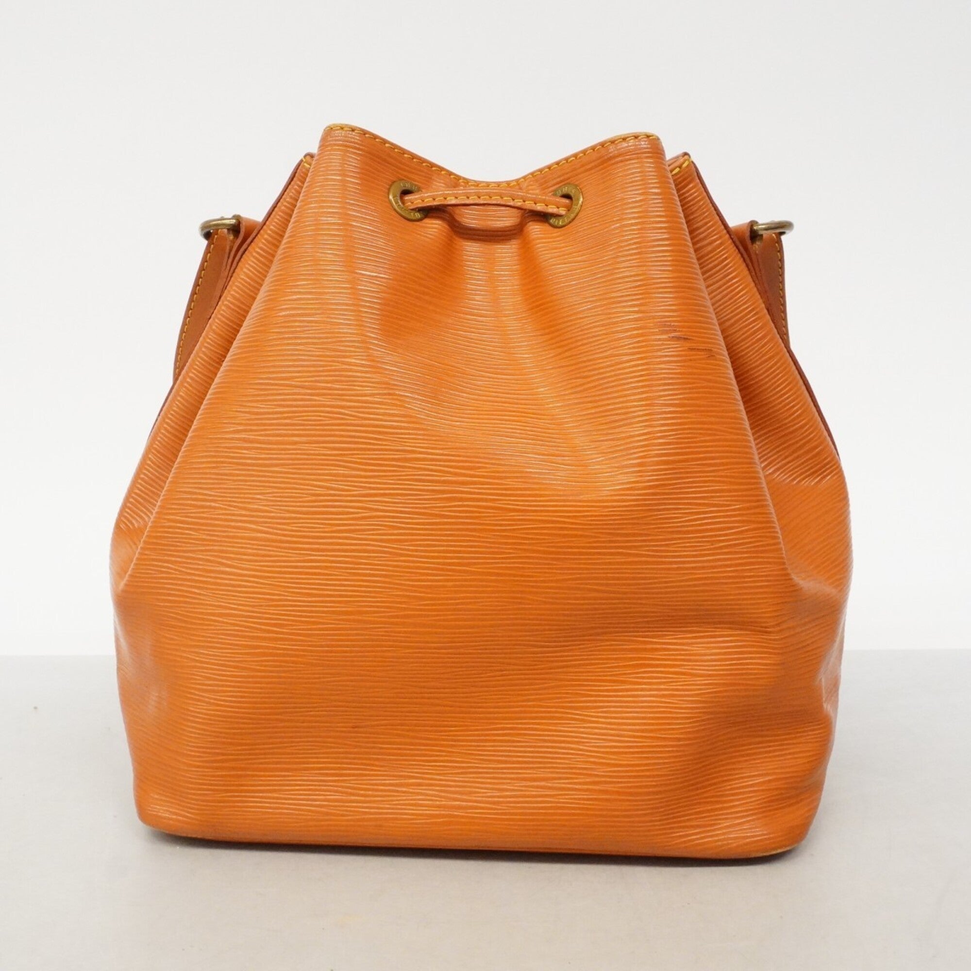 Louis Vuitton Gold Cipango Shoulder Bag (Pre-Owned)