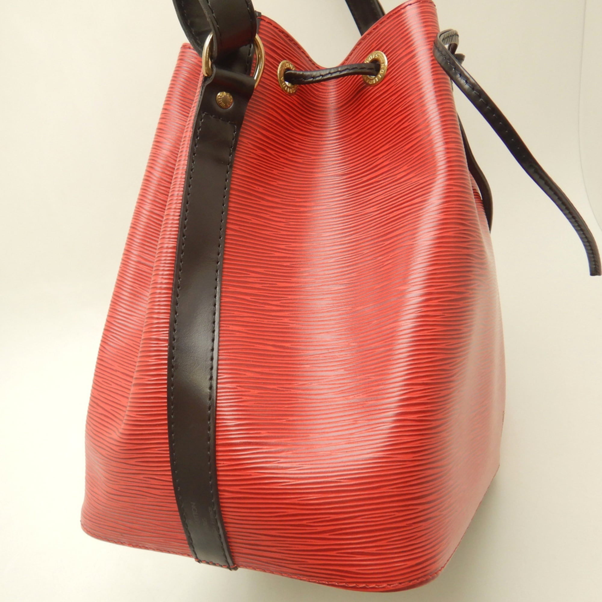 Louis Vuitton Castilian Red Noir Epi Leather Shoulder Bag (Pre-Owned)
