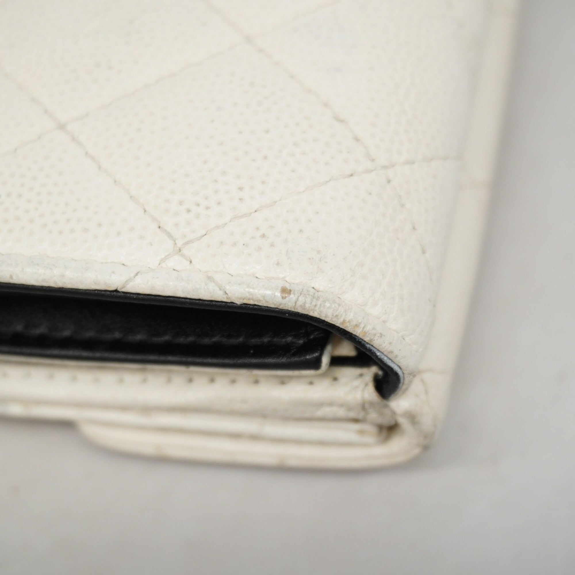 Chanel White Grained Calfskin Wallet (Tri-Fold) (Pre-Owned)