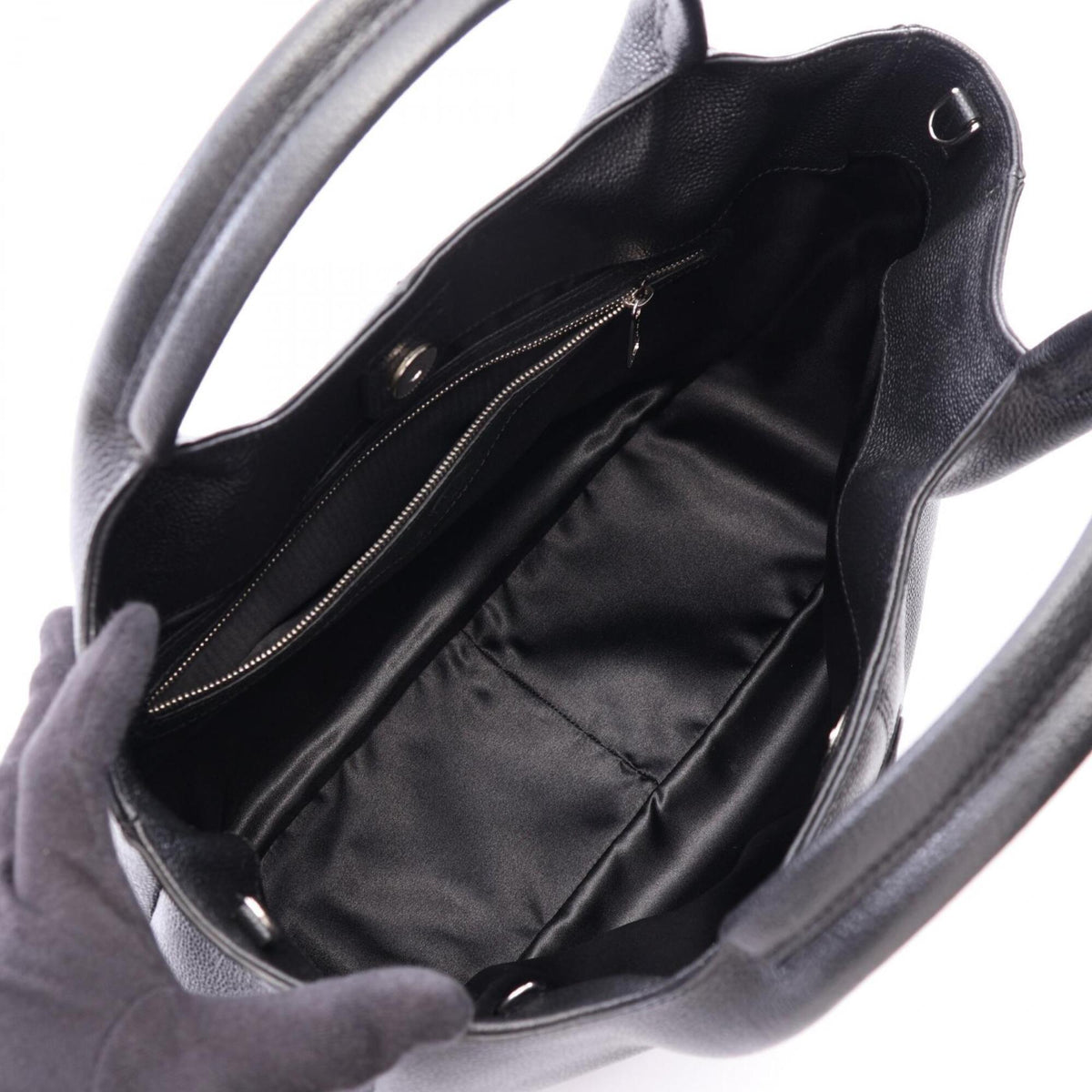 Tod's Black Leather Handbag Tote Bag (Pre-Owned)