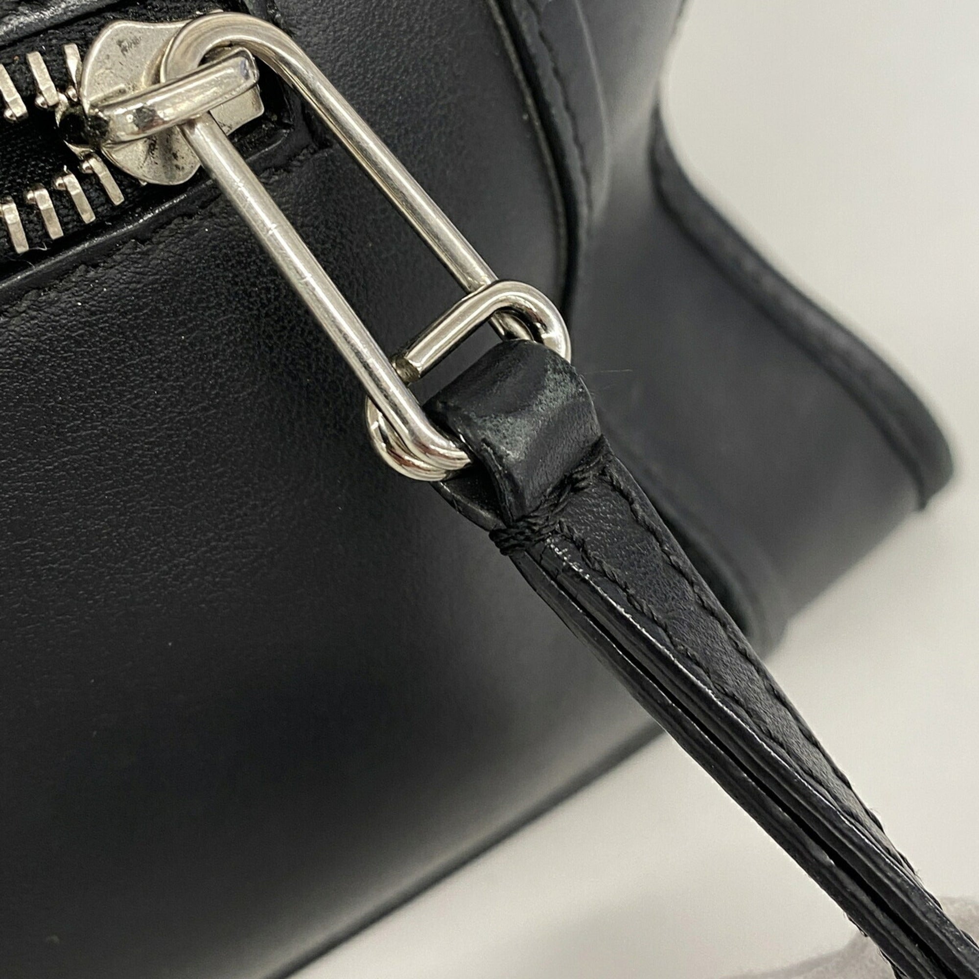 Fendi Black Leather Handbag (Pre-Owned)