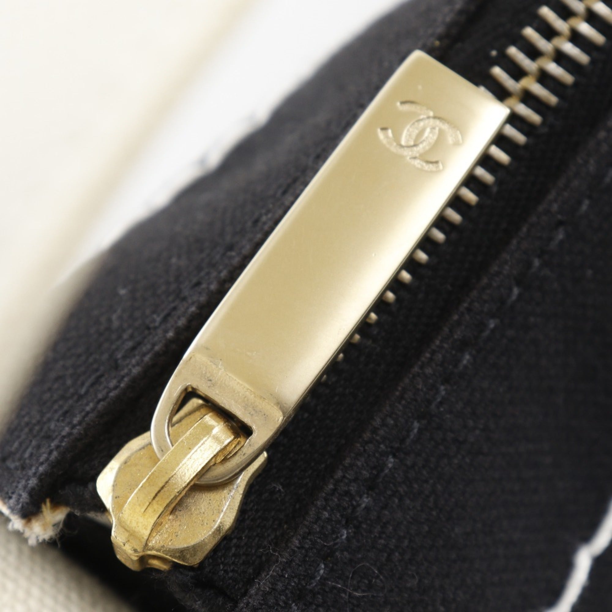 Chanel Chocolate Bar Black Canvas Shoulder Bag (Pre-Owned)