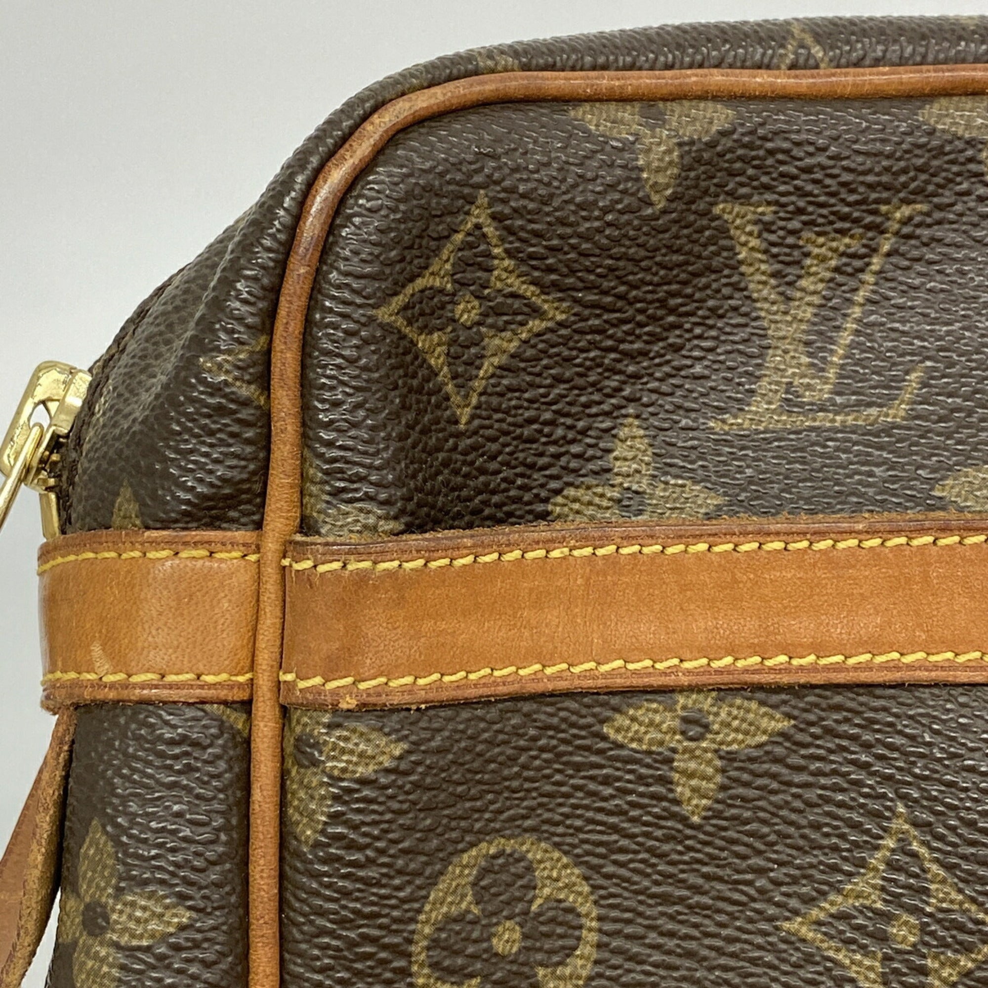 Louis Vuitton Brown Clutch Bag (Pre-Owned)