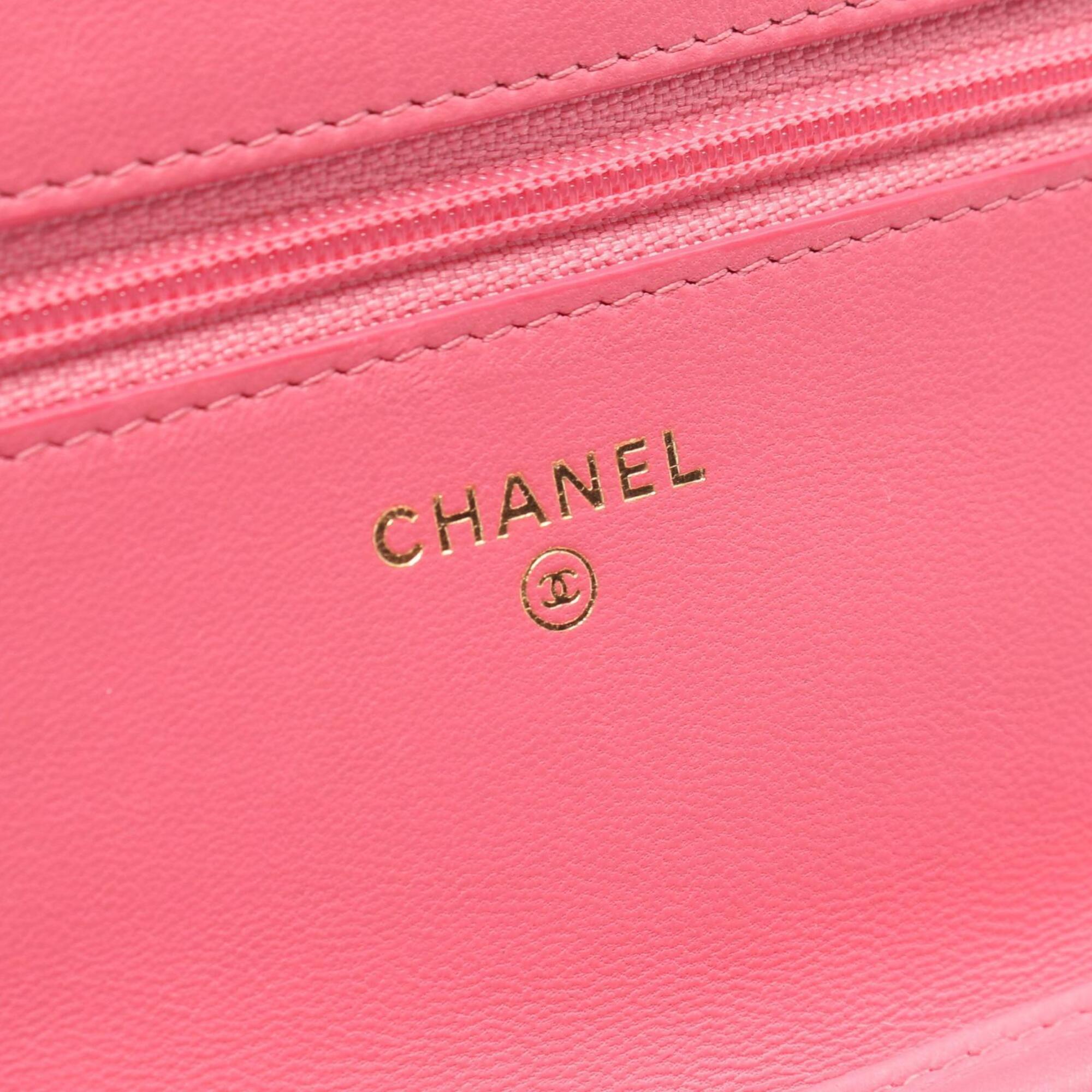 Chanel Pink Leather Handbag Shoulder Bag (Pre-Owned)