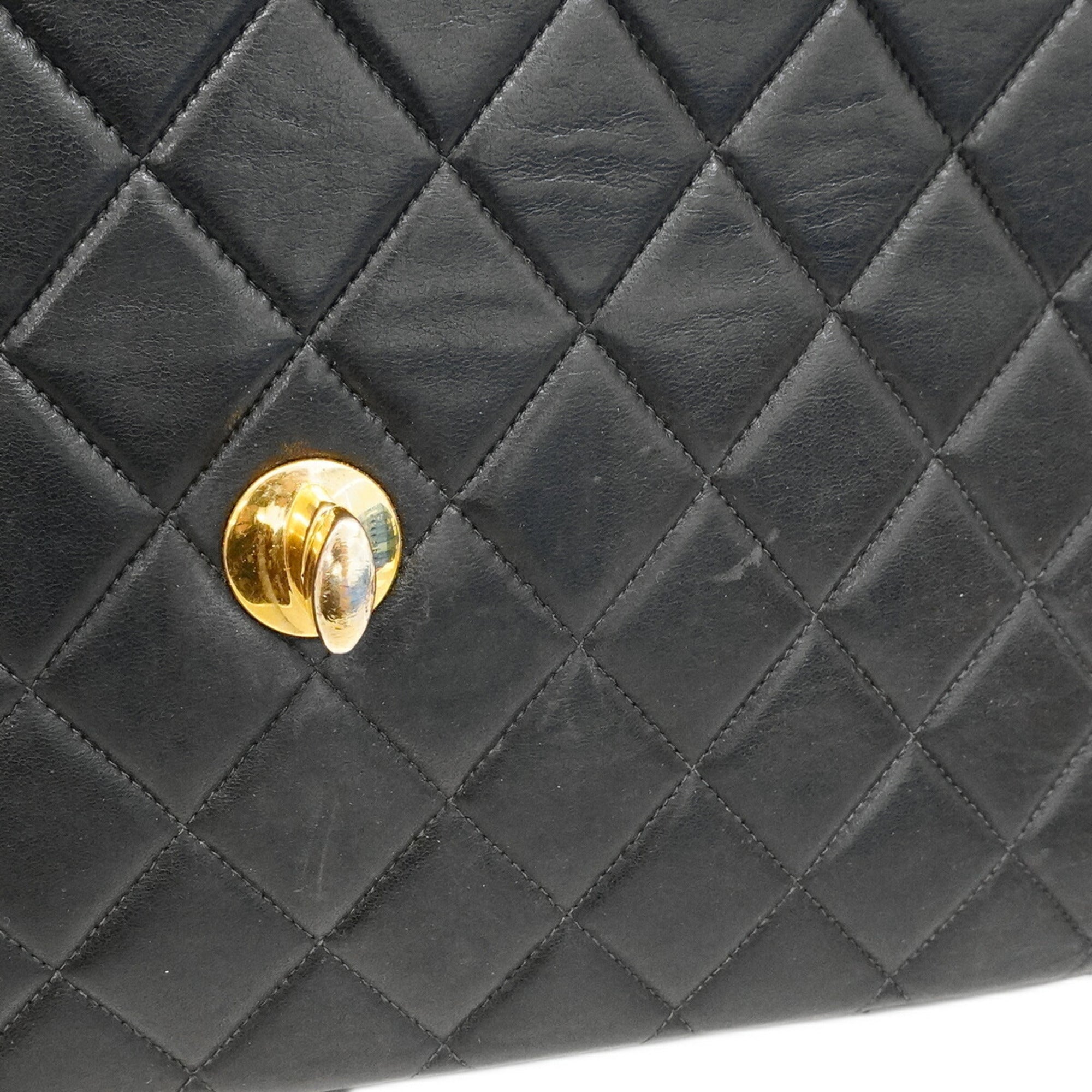 Chanel Black Leather Shoulder Bag (Pre-Owned)