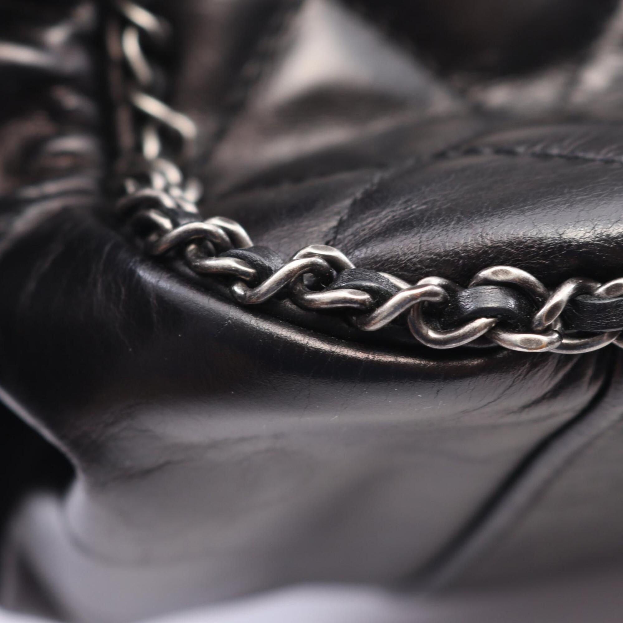 Chanel Black Leather Handbag Shoulder Bag (Pre-Owned)