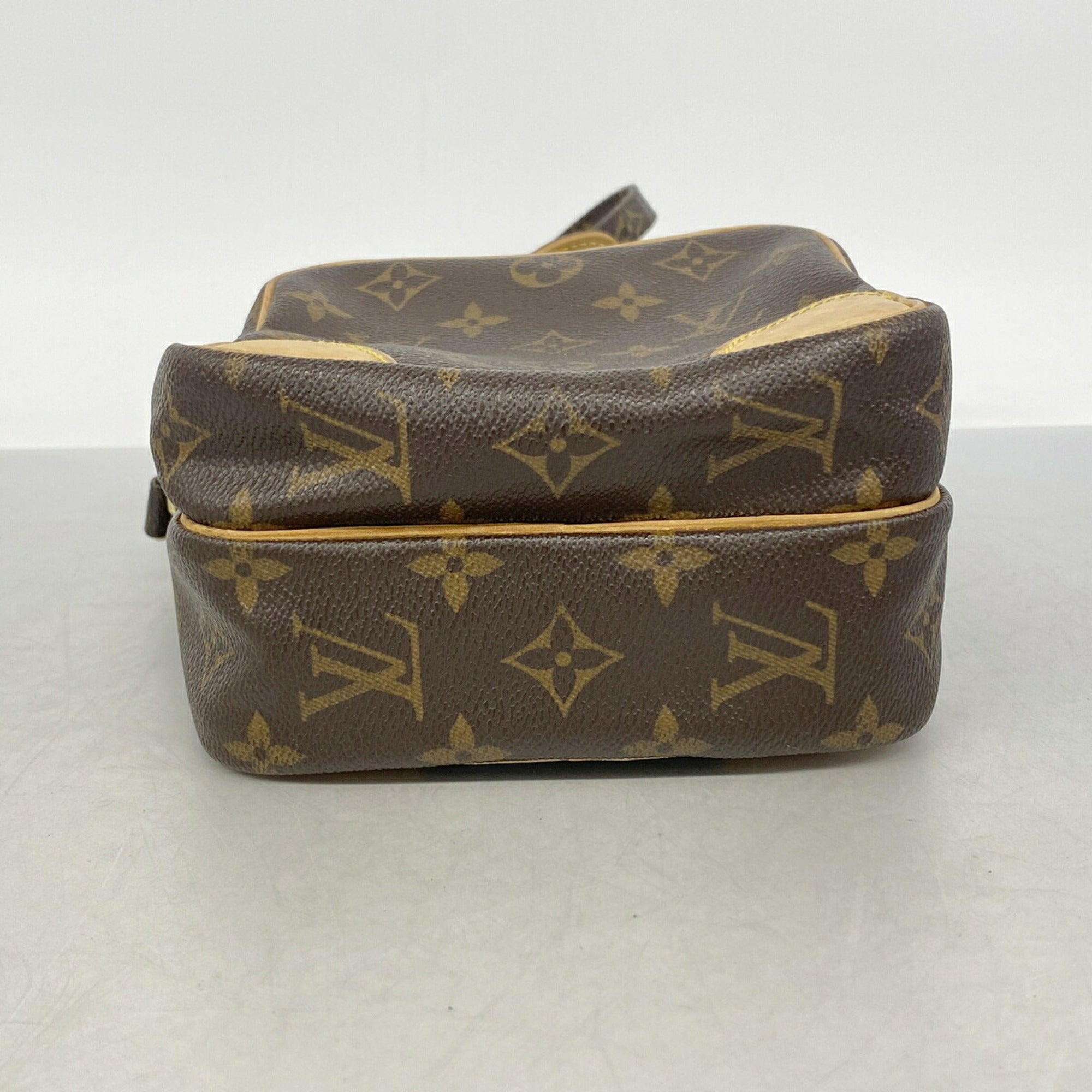 Louis Vuitton Brown Shoulder Bag (Pre-Owned)