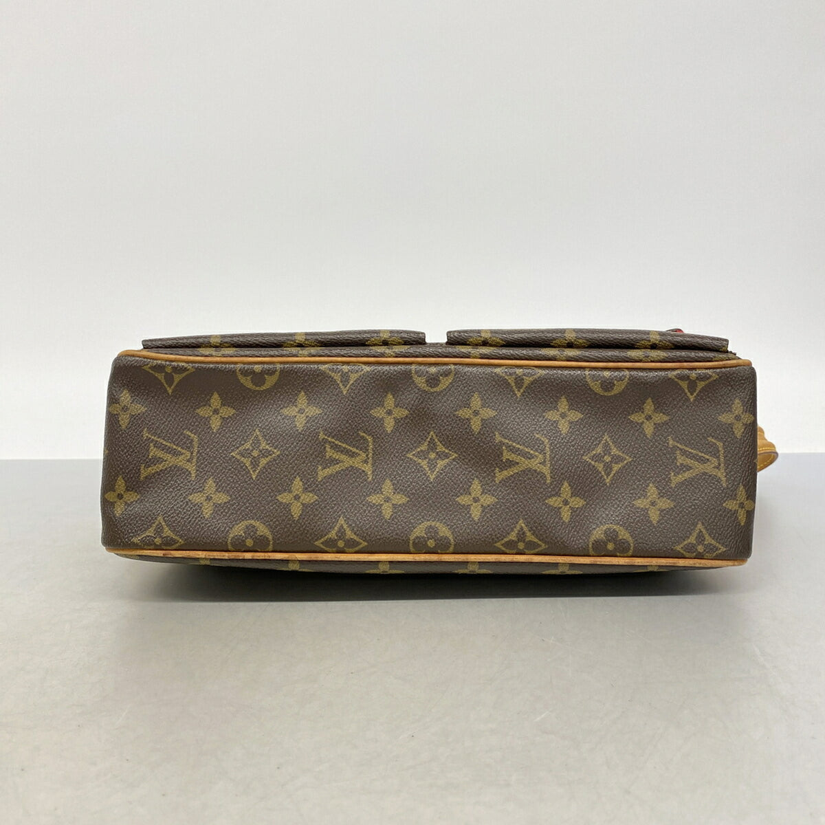 Louis Vuitton Brown Shoulder Bag (Pre-Owned)