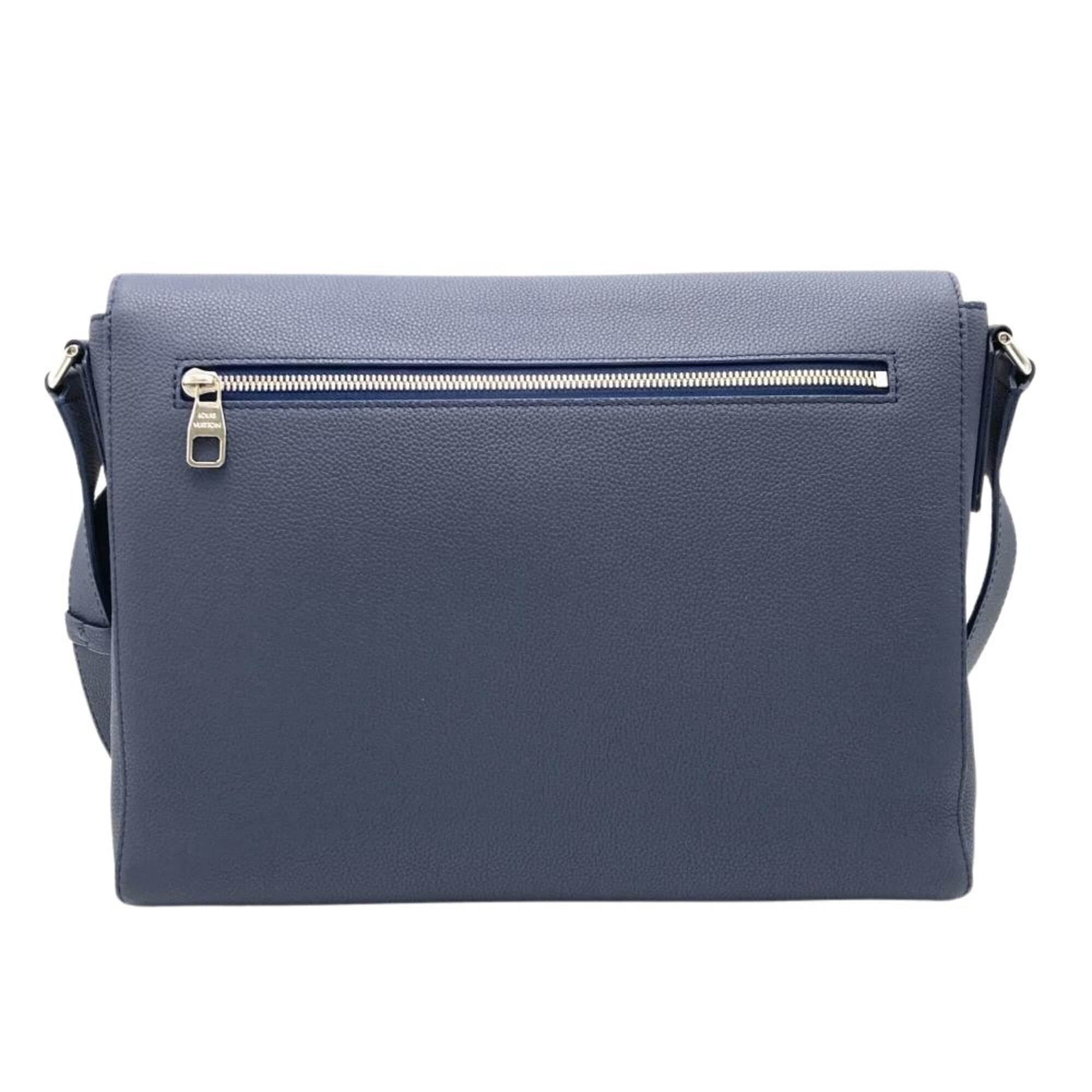 Louis Vuitton Blue Navy Shoulder Bag (Pre-Owned)