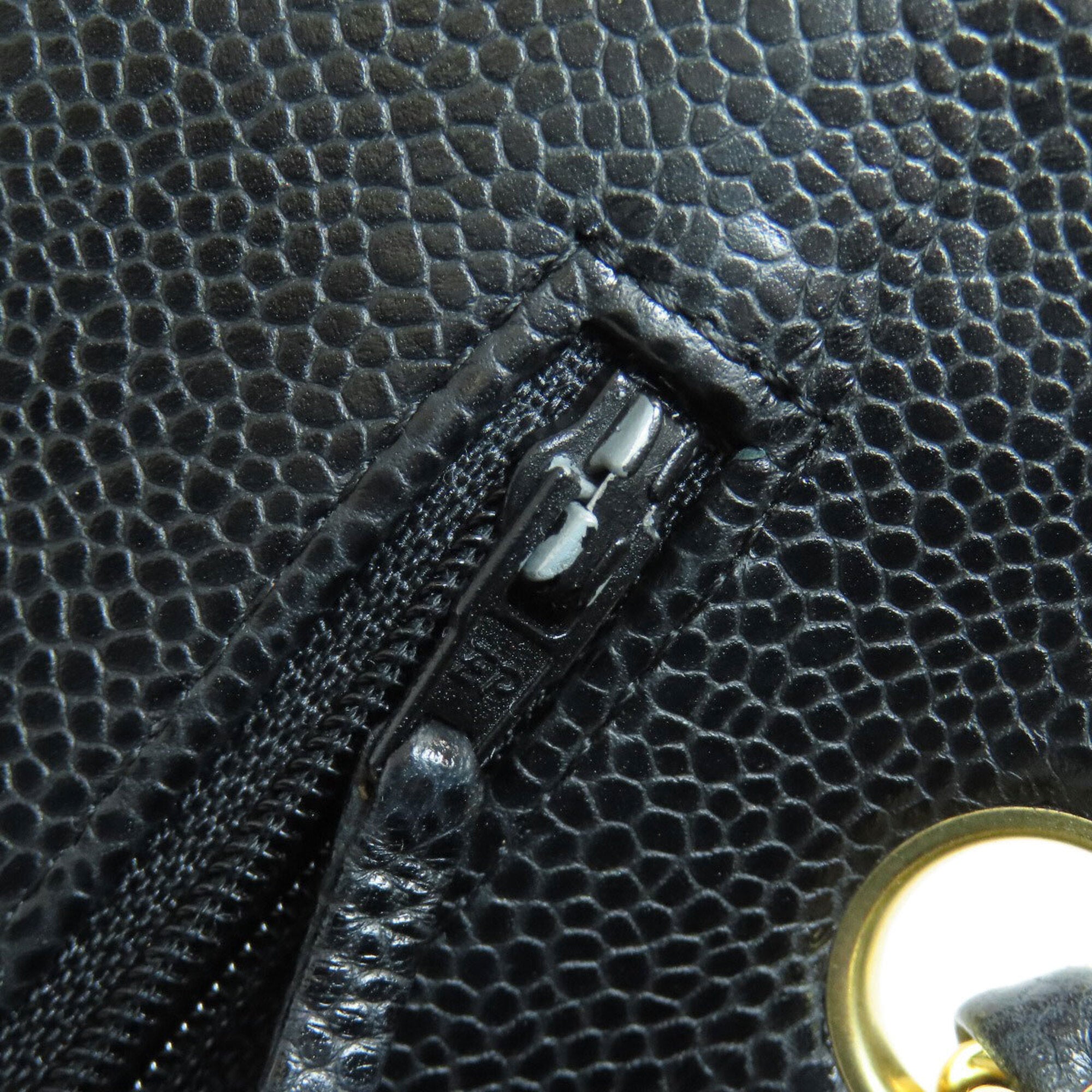 Chanel Black Leather Shoulder Bag (Pre-Owned)
