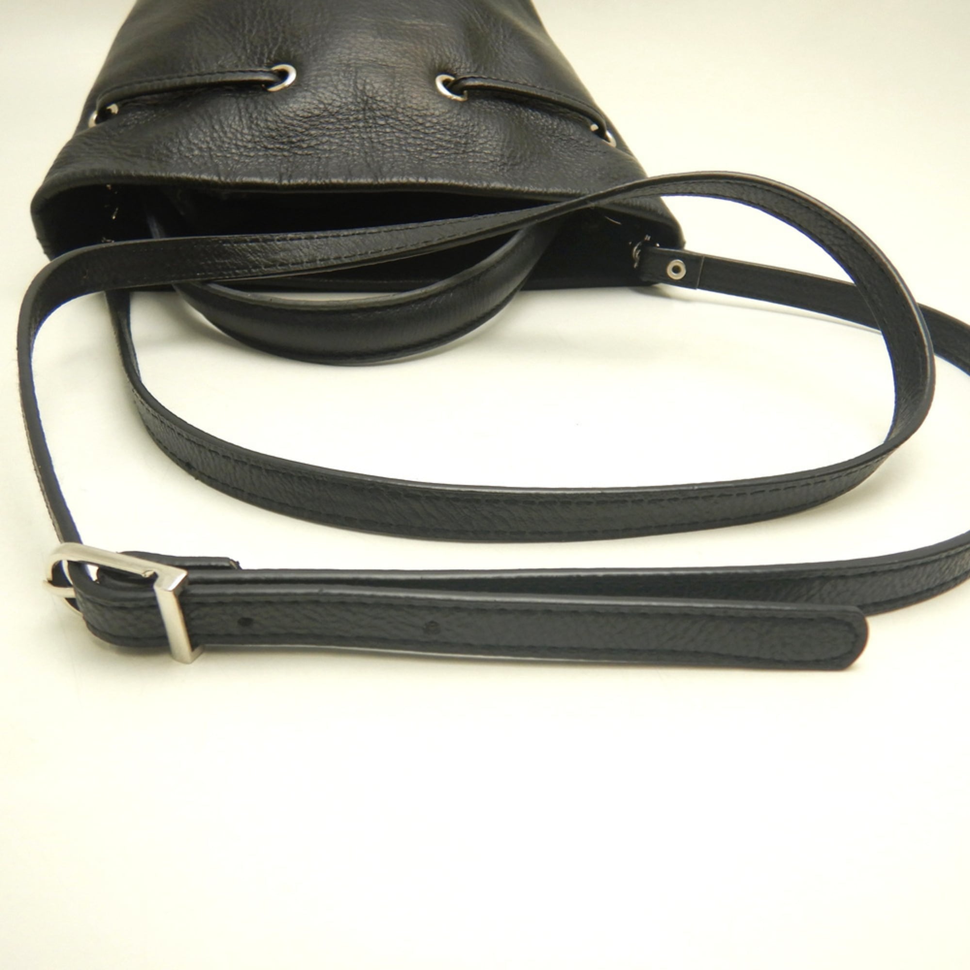 Balenciaga Black Leather Shoulder Bag (Pre-Owned)