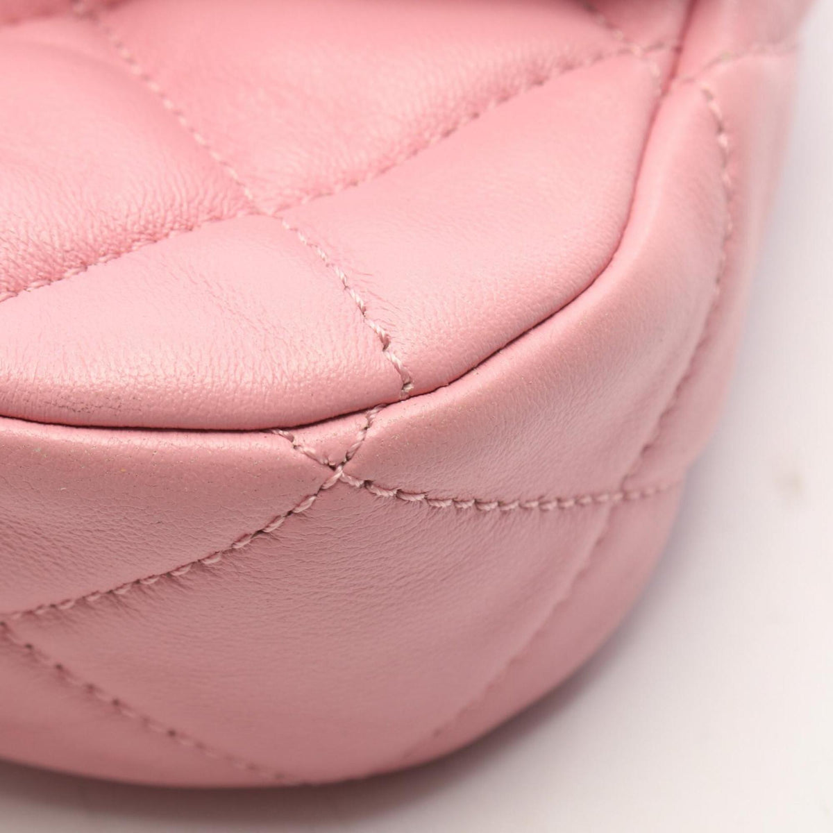 Chanel Pink Leather Handbag Shoulder Bag (Pre-Owned)