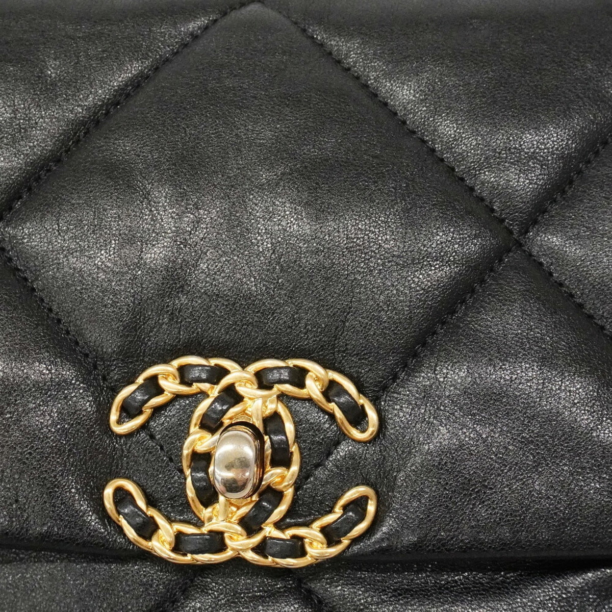 Chanel Black Leather Handbag (Pre-Owned)