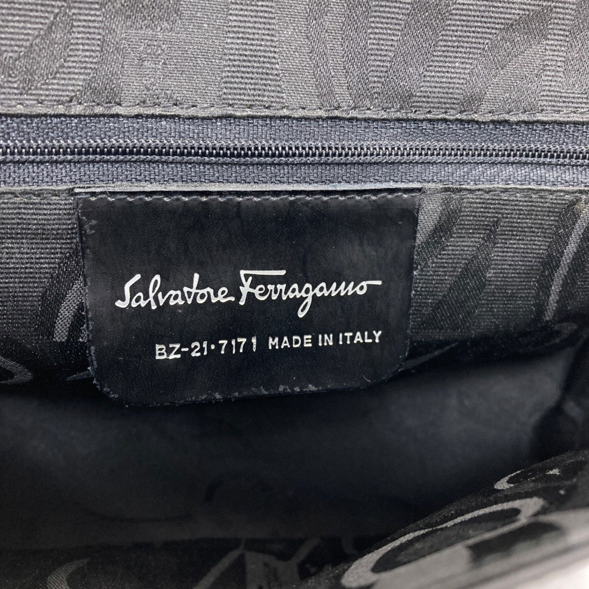 Salvatore Ferragamo Black Leather Shoulder Bag (Pre-Owned)