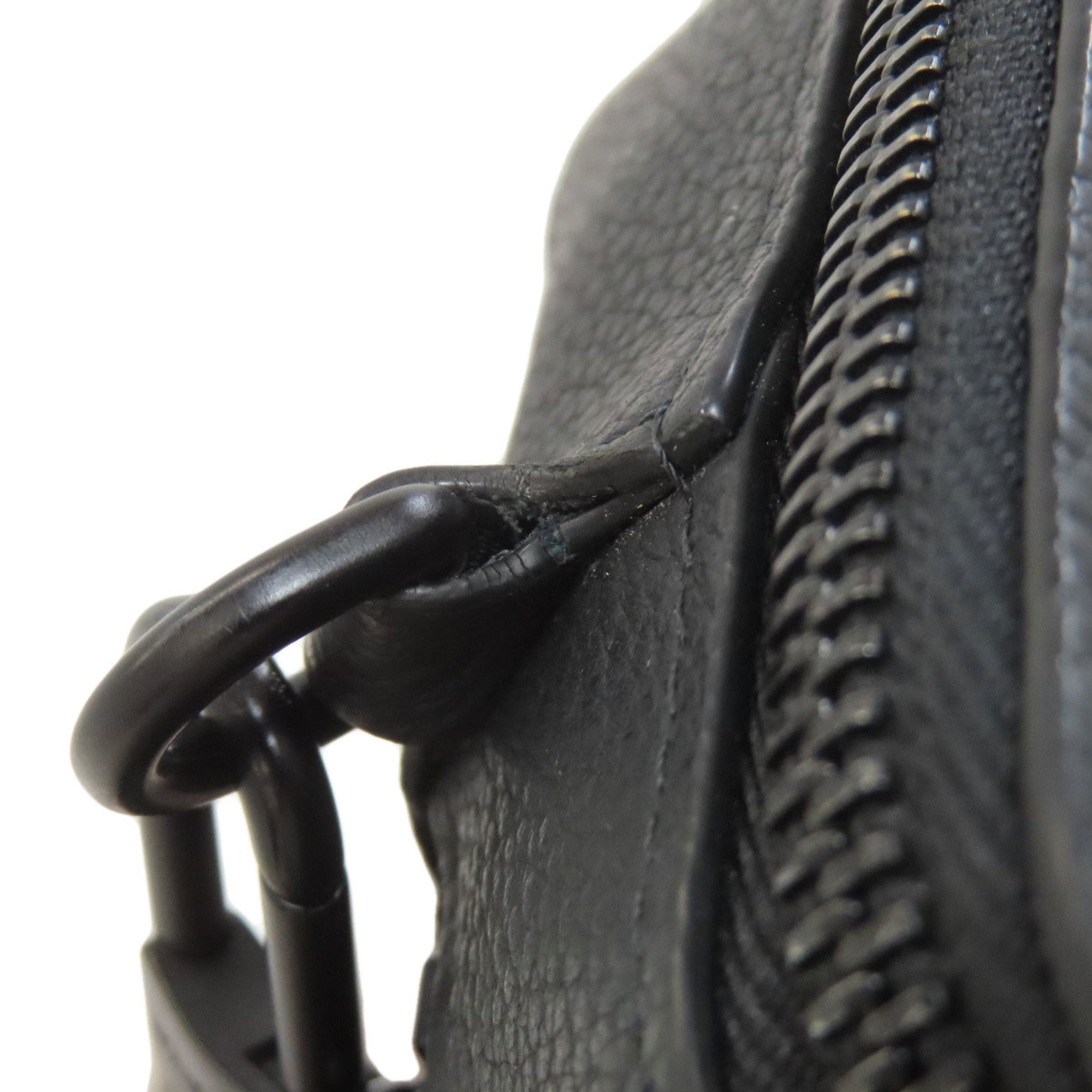 Louis Vuitton Noir Shoulder Bag (Pre-Owned)