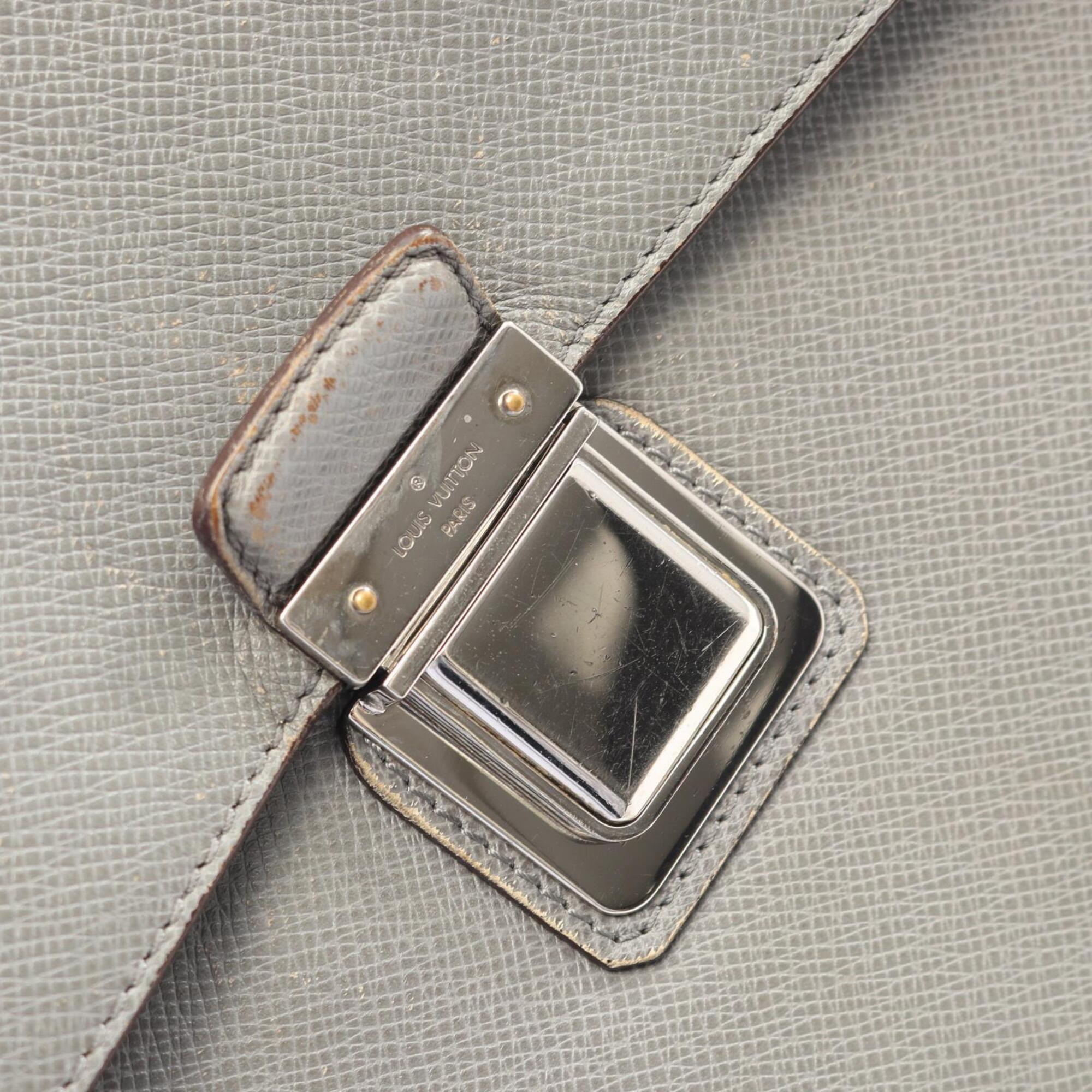 Louis Vuitton Glacier Gray Taiga Leather Handbag (Pre-Owned)