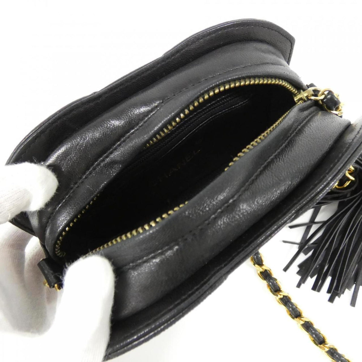 Chanel Black Leather Shoulder Bag (Pre-Owned)
