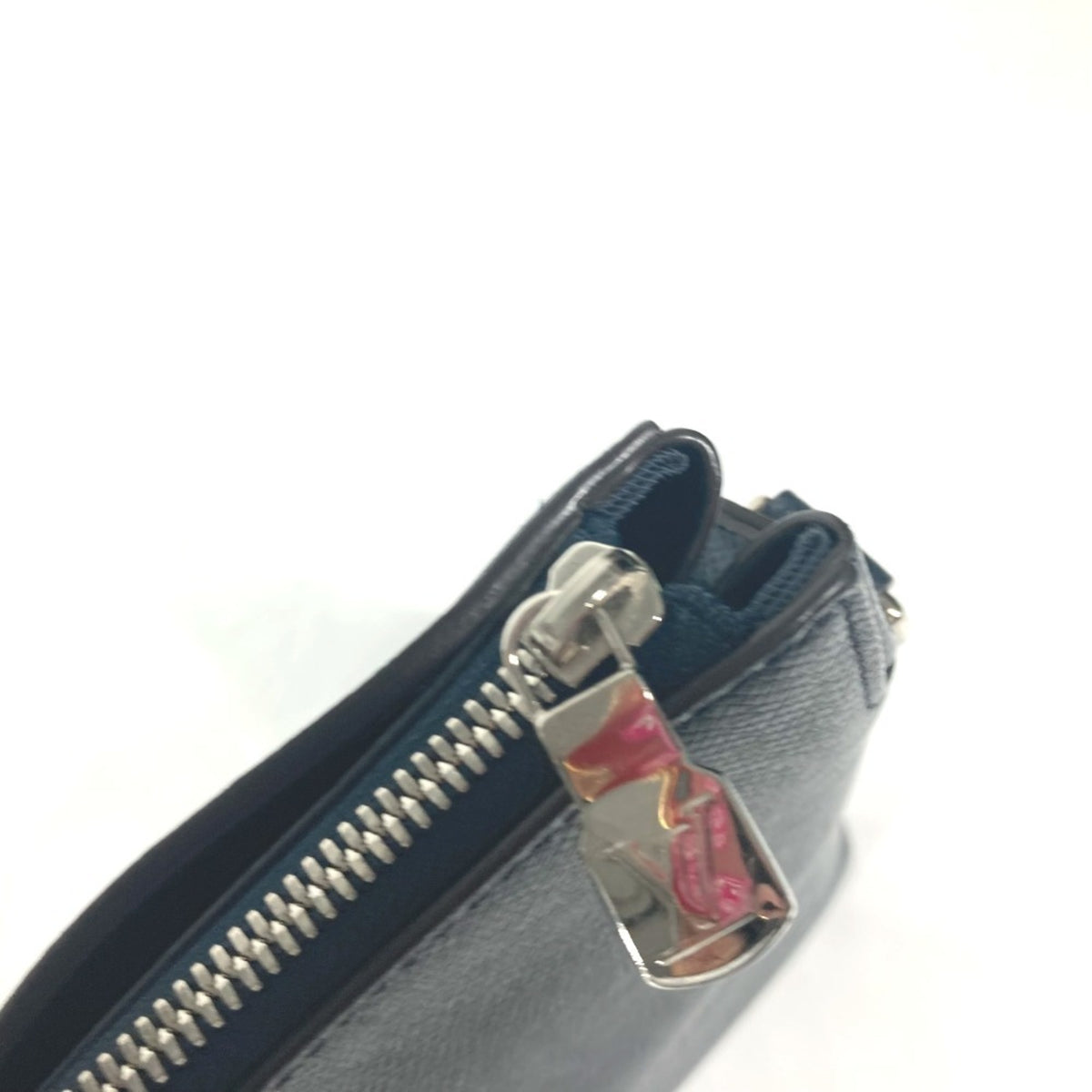 Louis Vuitton Navy Taiga Leather Shoulder Bag (Pre-Owned)