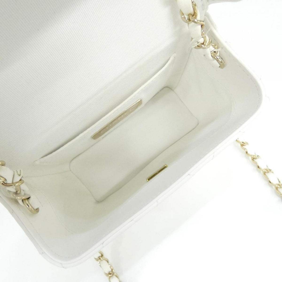 Chanel White Leather Shoulder Bag (Pre-Owned)