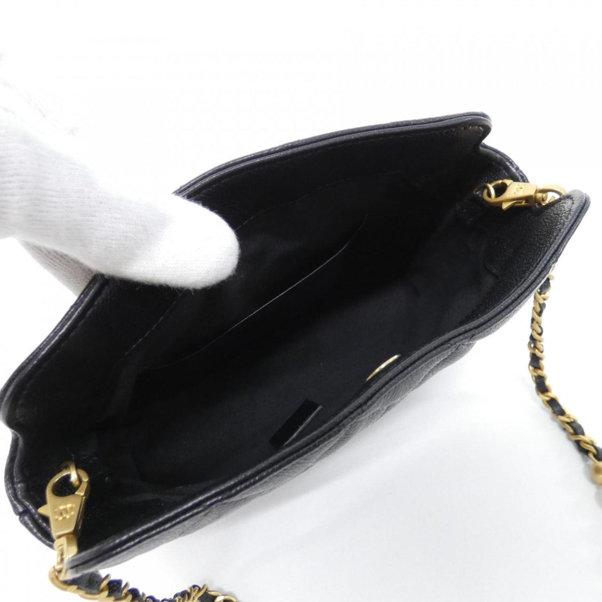 Chanel Black Grained Calfskin Handbag Shoulder Bag (Pre-Owned)