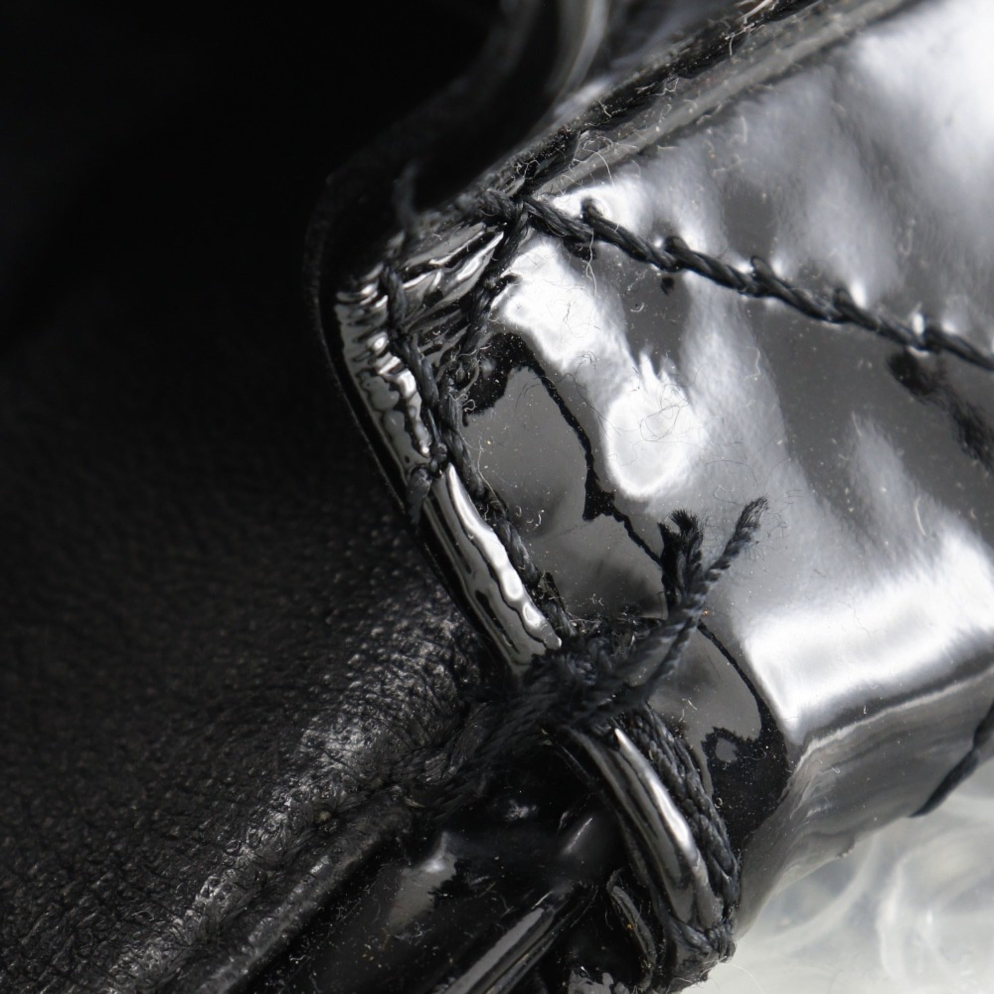 Chanel Black Patent Leather Shoulder Bag (Pre-Owned)