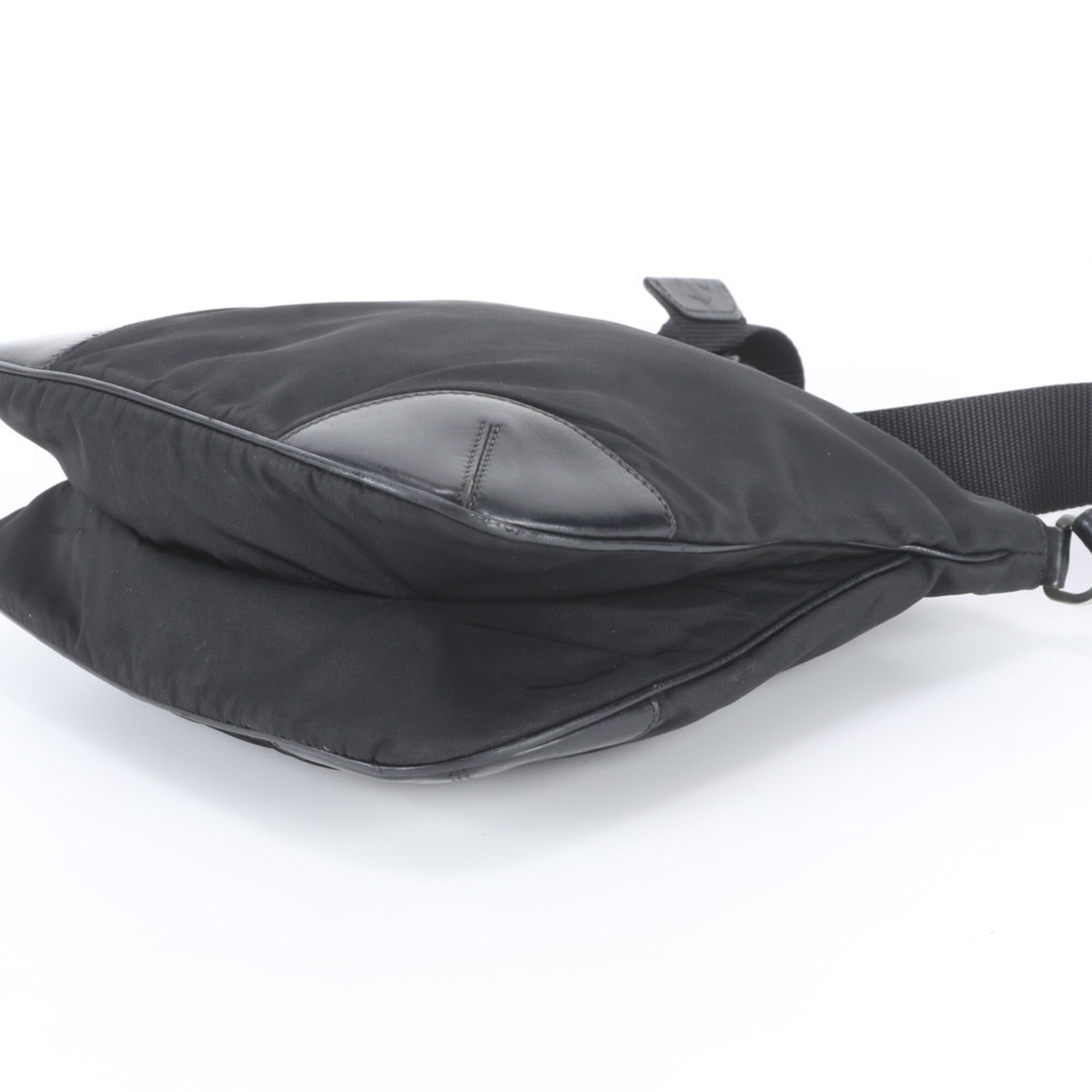 Prada Black Leather Nylon Messenger Bag Shoulder Bag (Pre-Owned)