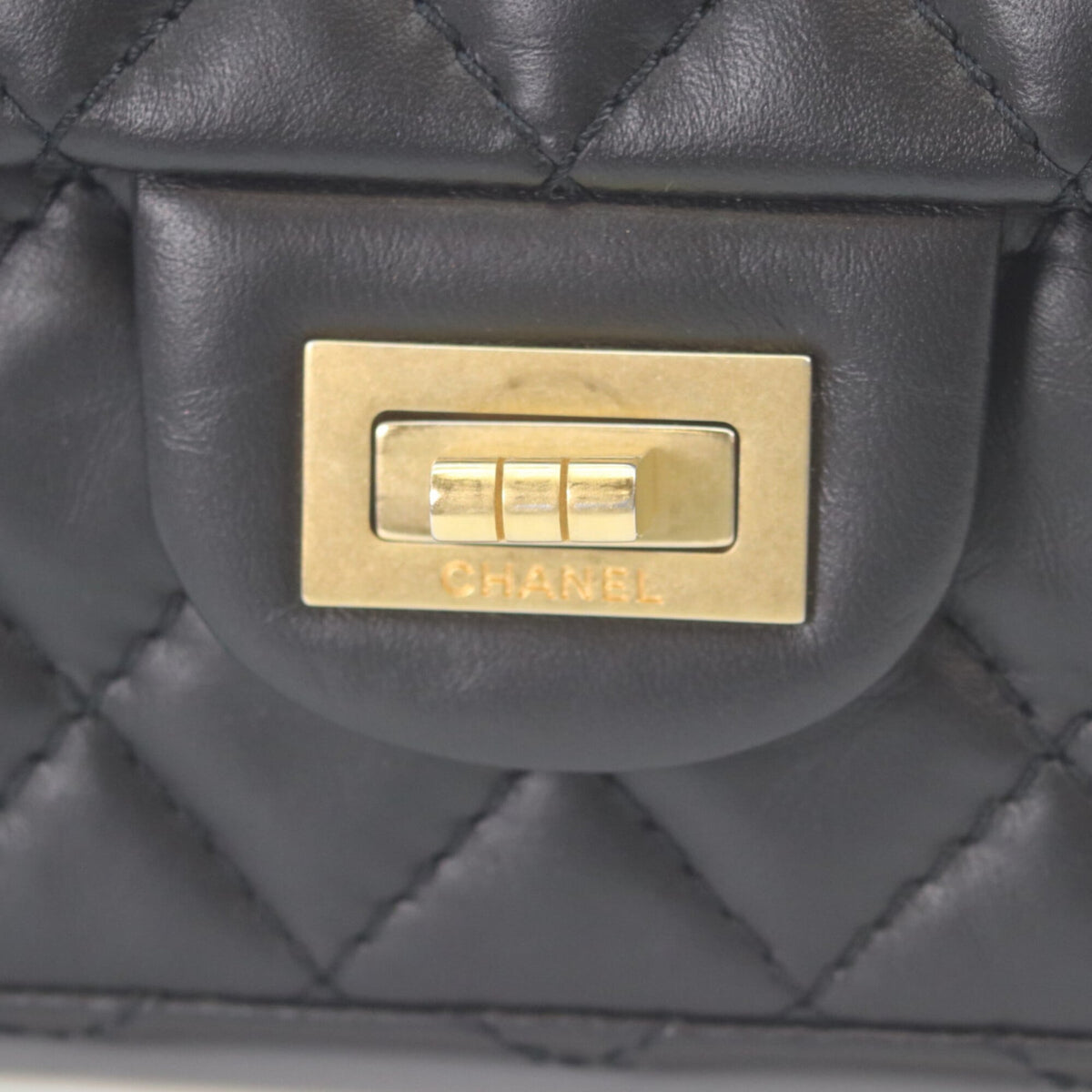 Chanel Black Leather Shoulder Bag (Pre-Owned)