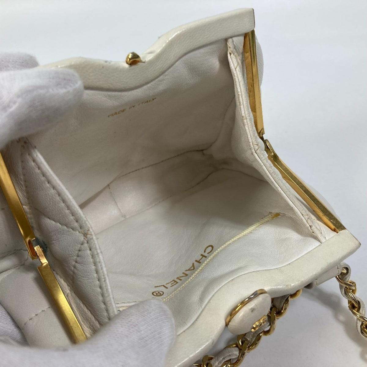 Chanel White Leather Fanny Pack (Pre-Owned)