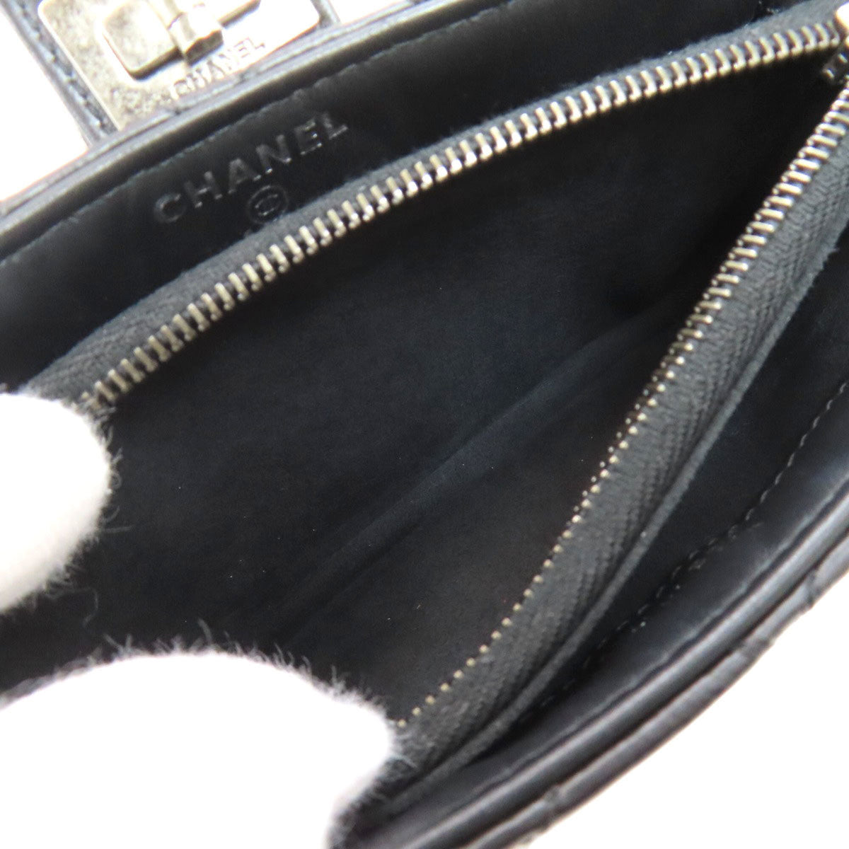 Chanel Black Leather Shoulder Bag (Pre-Owned)