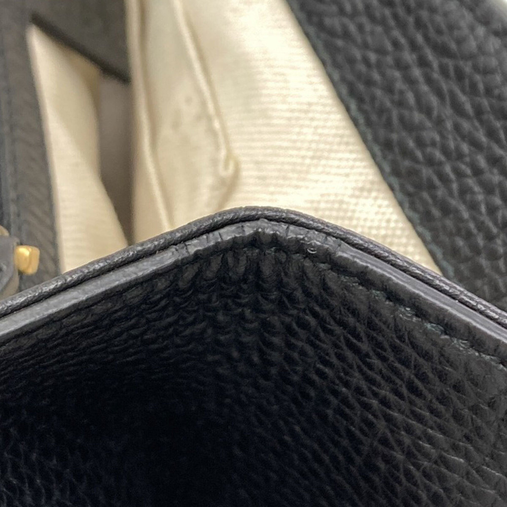Gucci Gg Marmont Black Leather Handbag (Pre-Owned)
