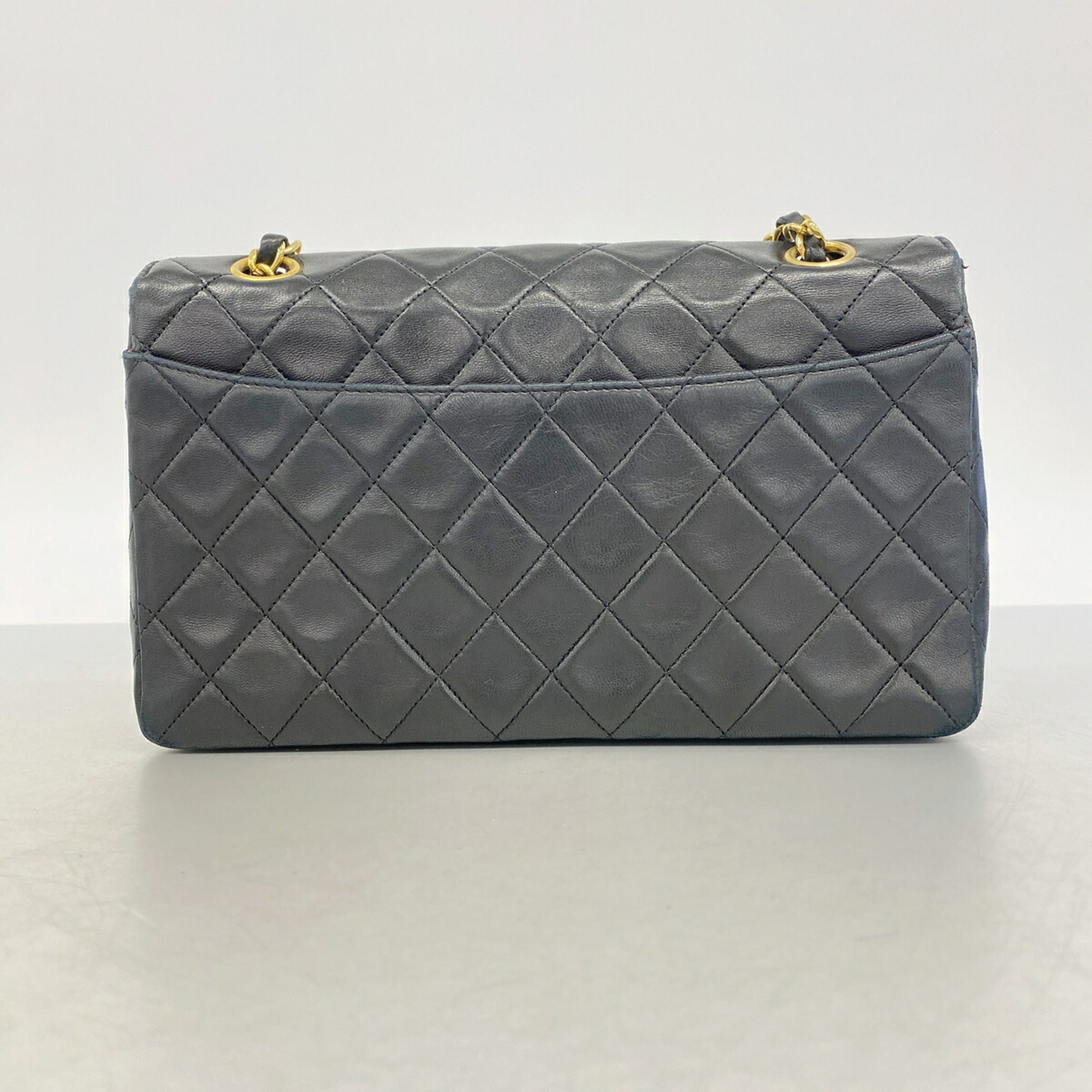 Chanel Black Leather Shoulder Bag (Pre-Owned)