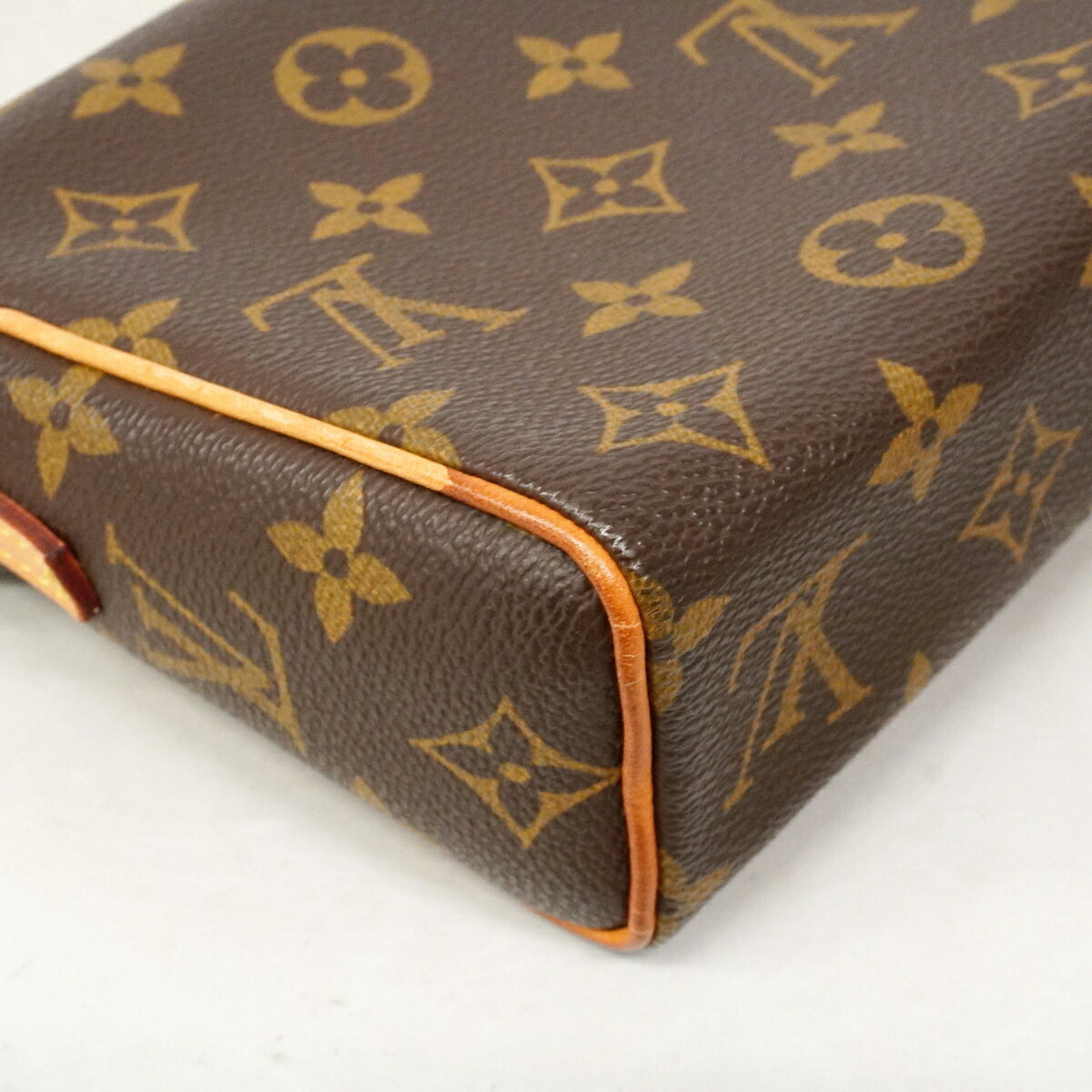 Louis Vuitton Brown Handbag (Pre-Owned)