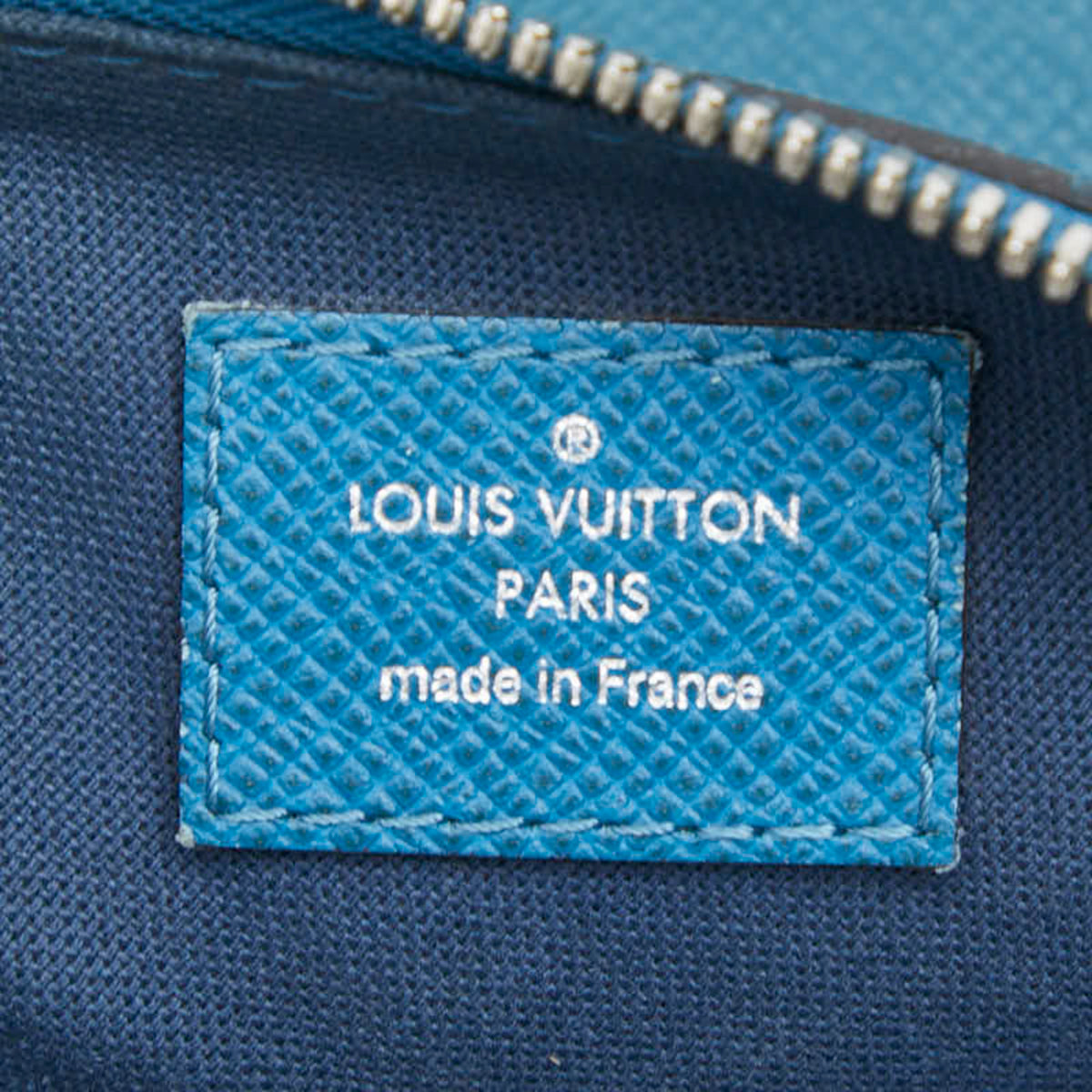 Louis Vuitton Taiga Blue Taiga Leather Messenger Bag Shoulder Bag (Pre-Owned)