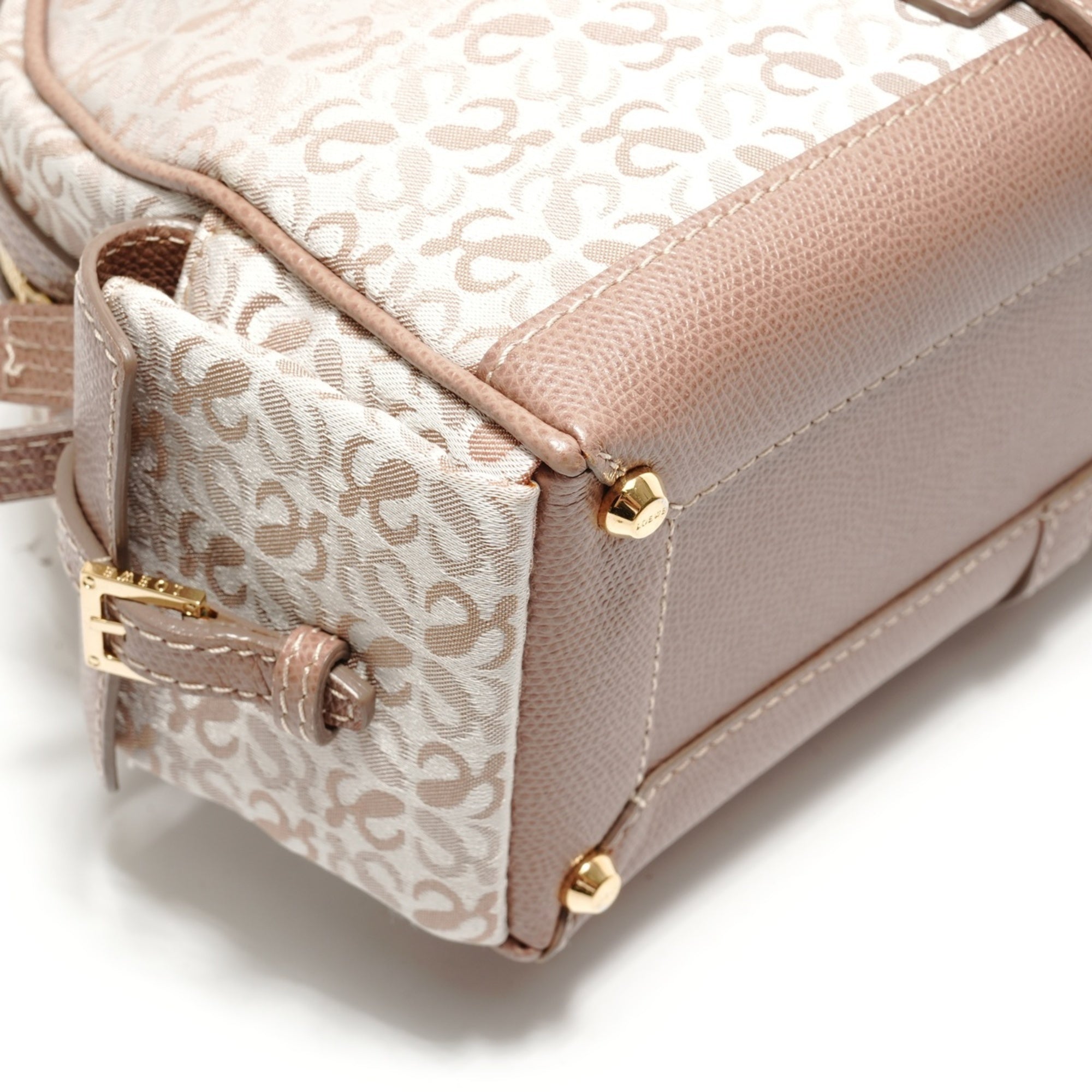 Loewe Beige Handbag (Pre-Owned)