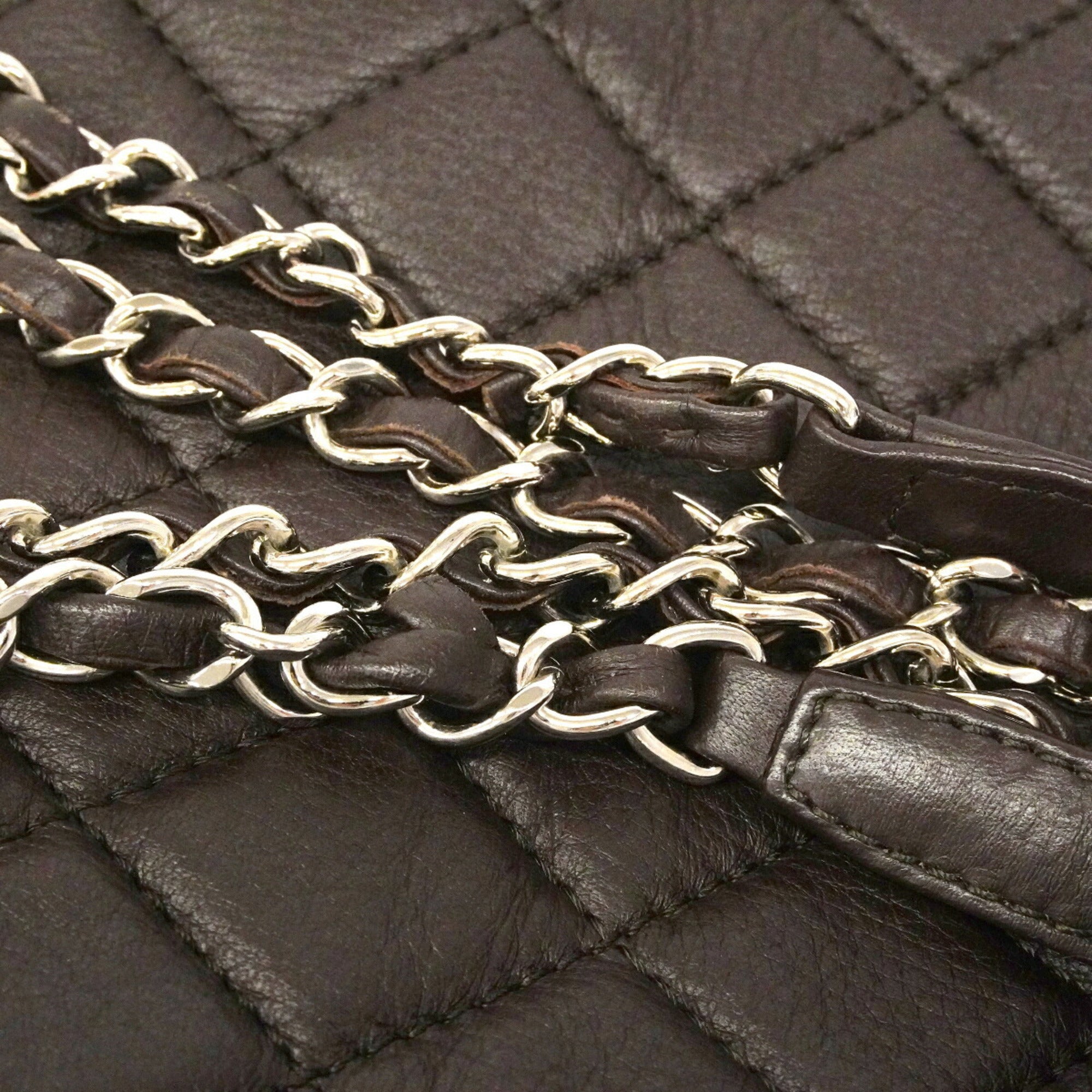 Chanel Brown Leather Shoulder Bag (Pre-Owned)