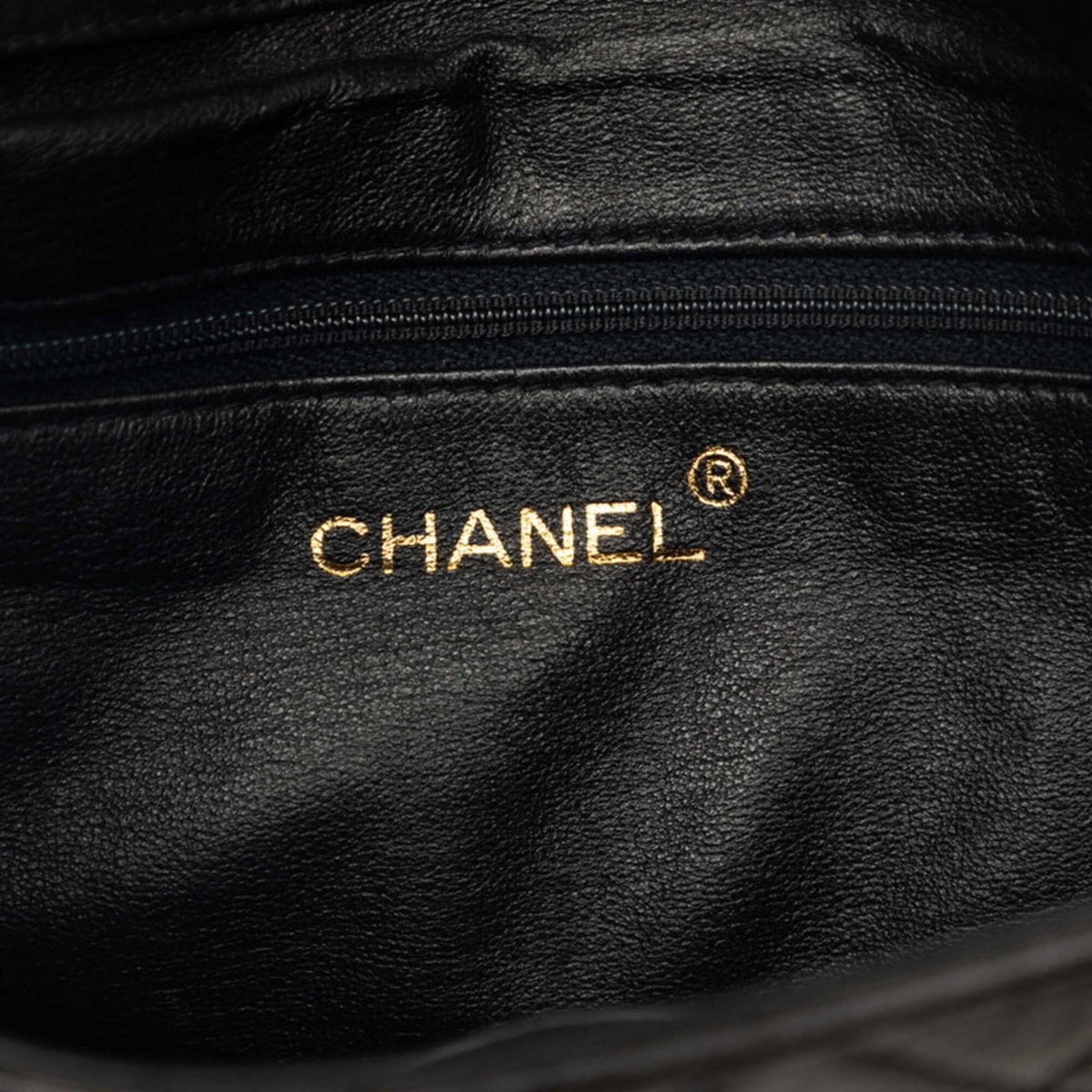 Chanel Matelasse Black Leather Shoulder Bag (Pre-Owned)