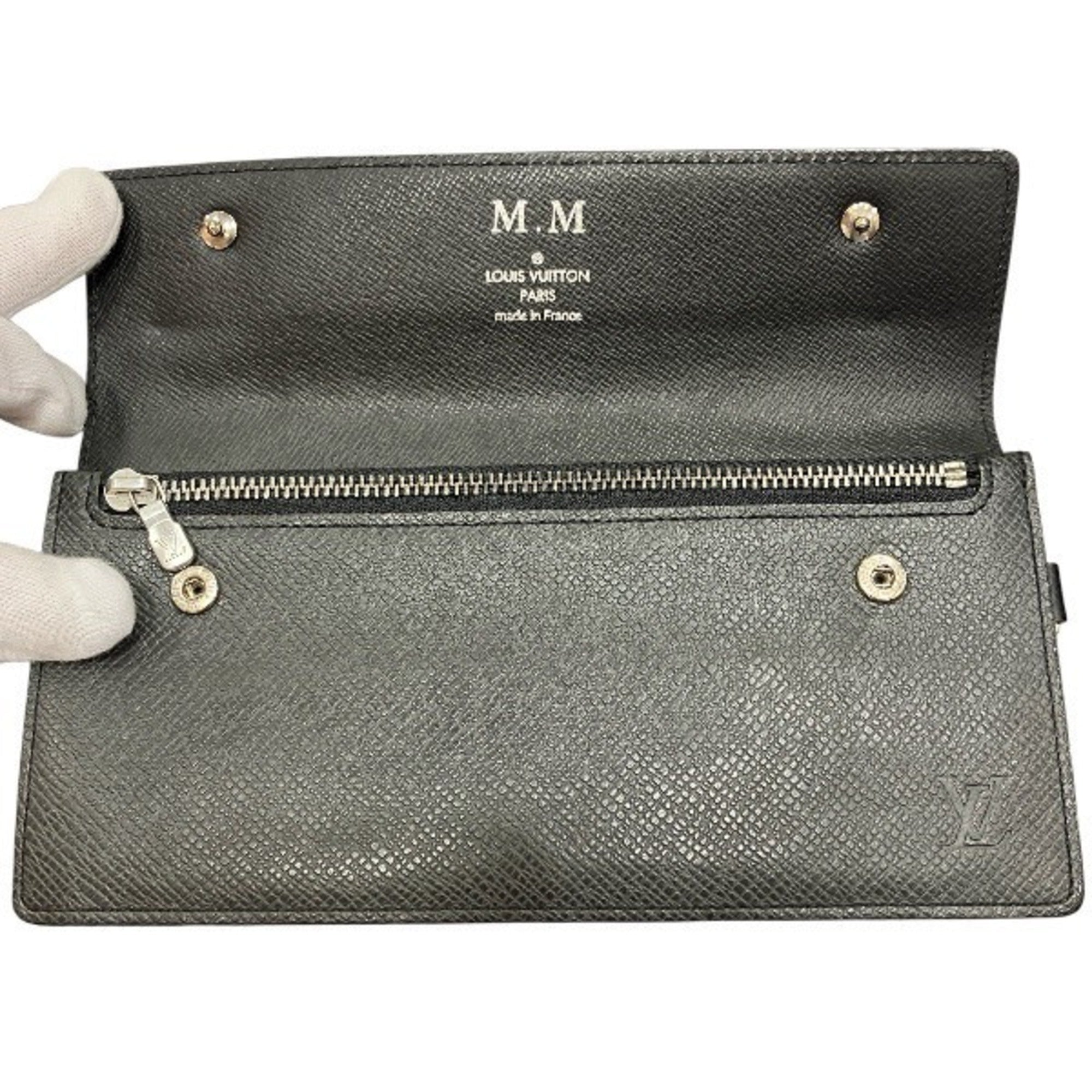 Louis Vuitton Black Taiga Leather Long Wallet (Bi-Fold) (Pre-Owned)