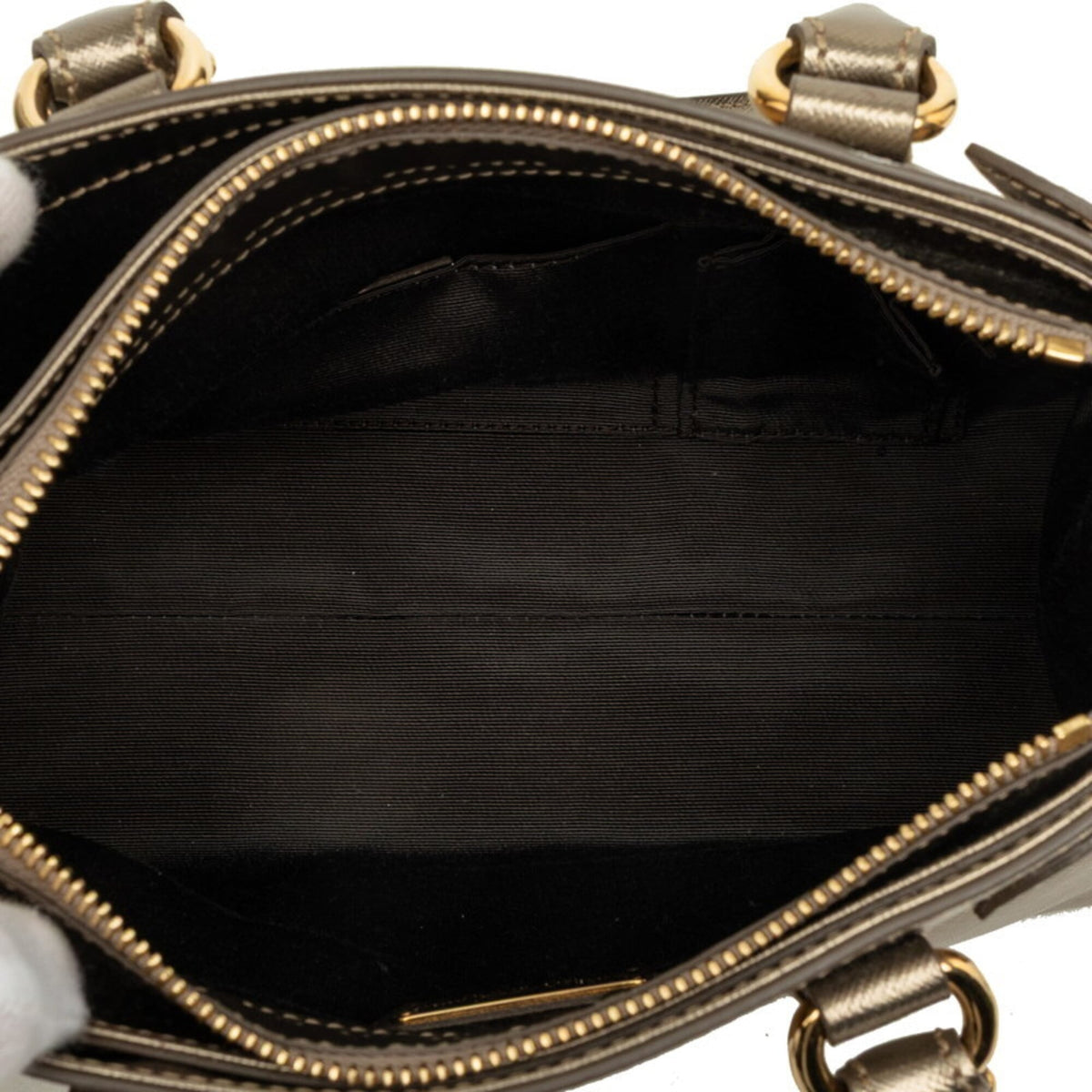 Salvatore Ferragamo Gold Leather Handbag Shoulder Bag (Pre-Owned)