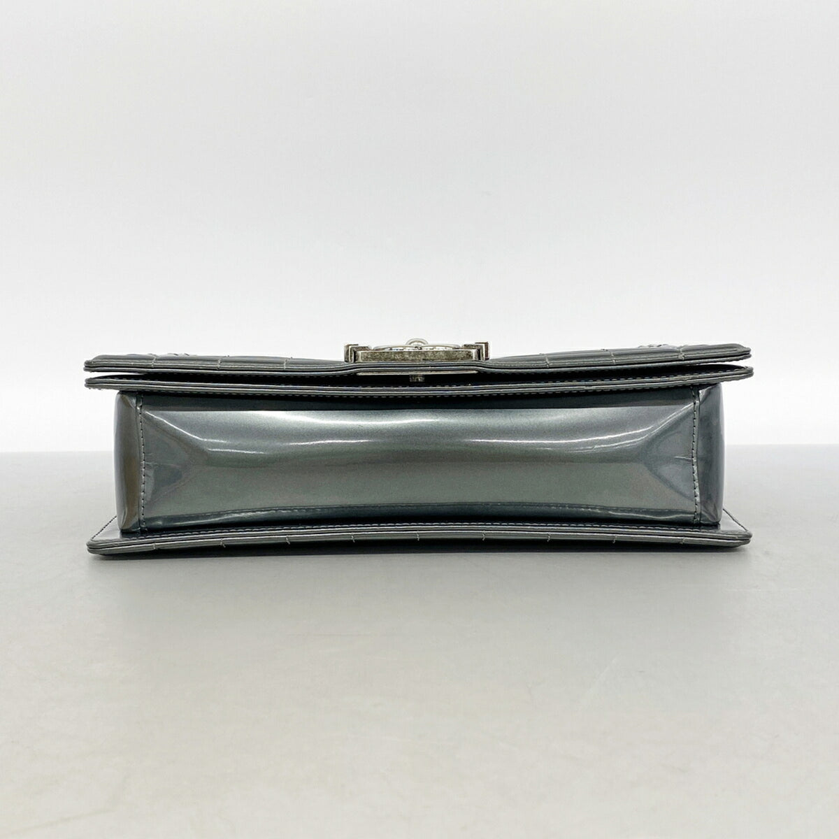 Chanel Gray Patent Leather Shoulder Bag (Pre-Owned)