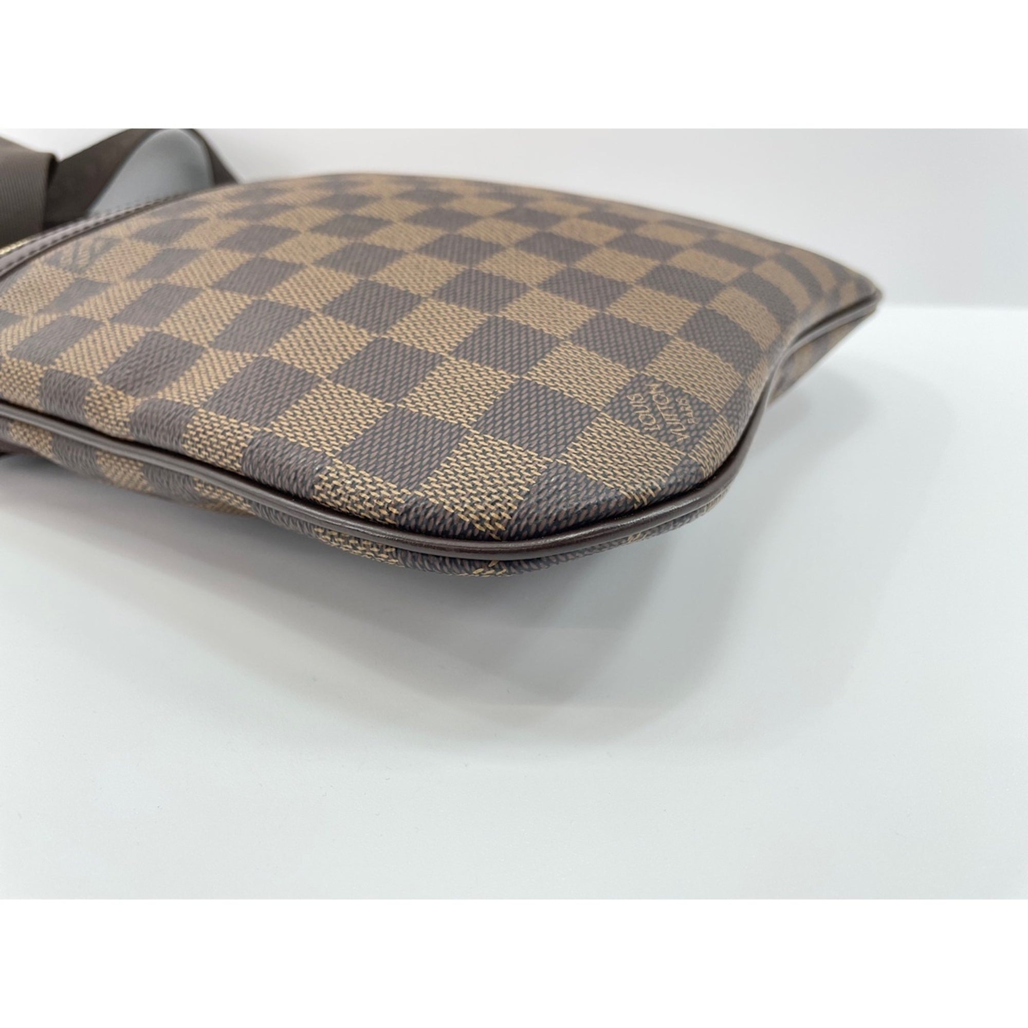 Louis Vuitton Brown Shoulder Bag (Pre-Owned)
