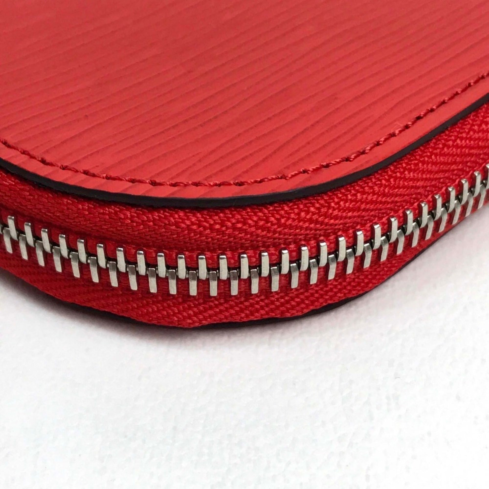 Louis Vuitton Red Color Epi Leather Clutch Bag Pochette (Pre-Owned)
