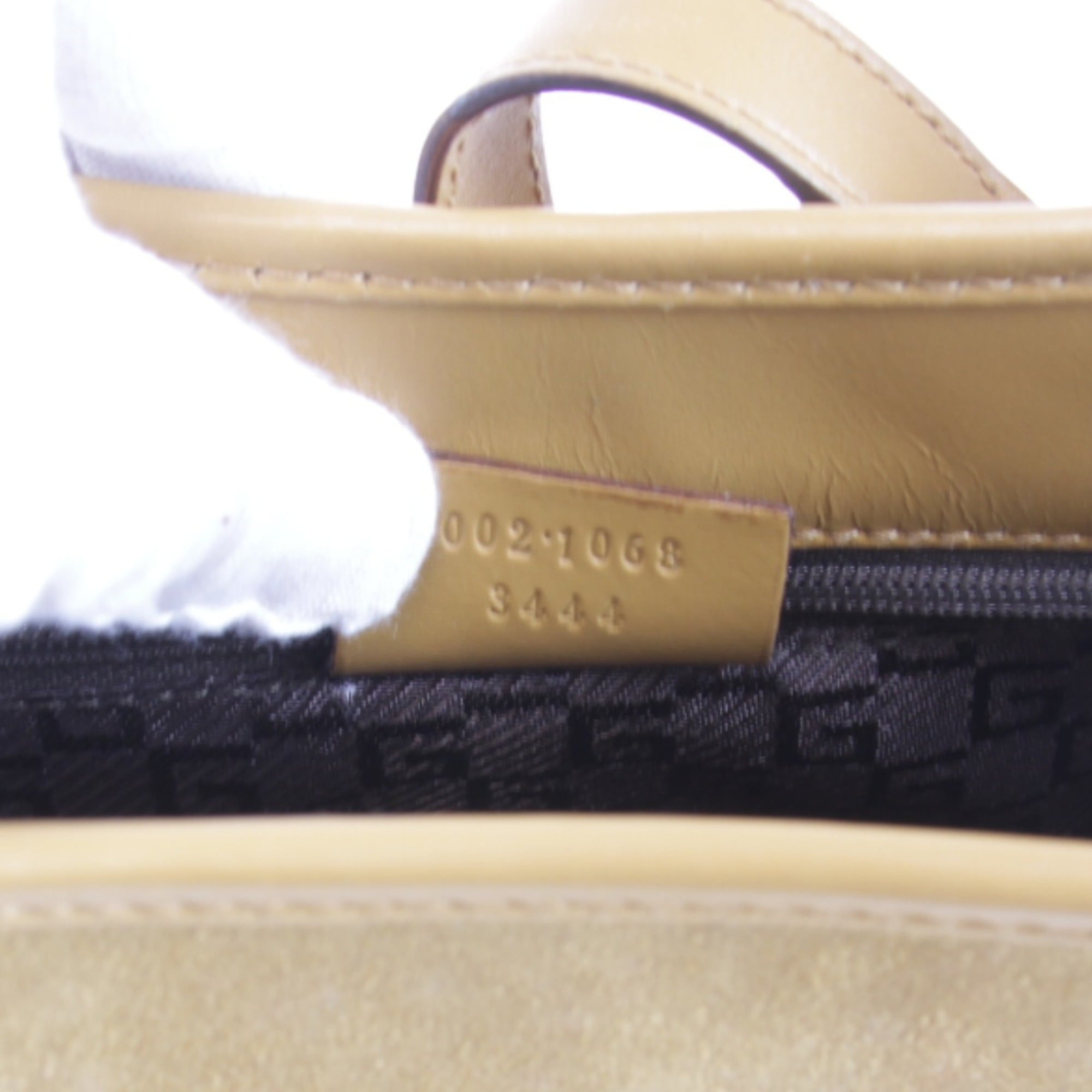 Gucci Beige Black Suede Leather Handbag (Pre-Owned)