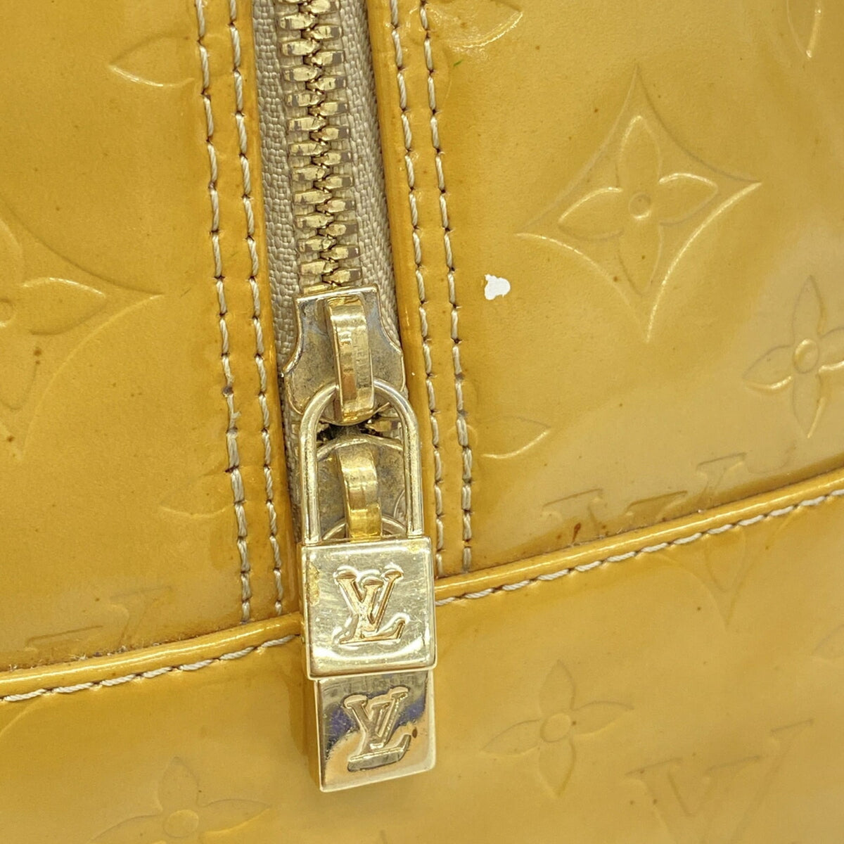 Louis Vuitton Beige Handbag (Pre-Owned)