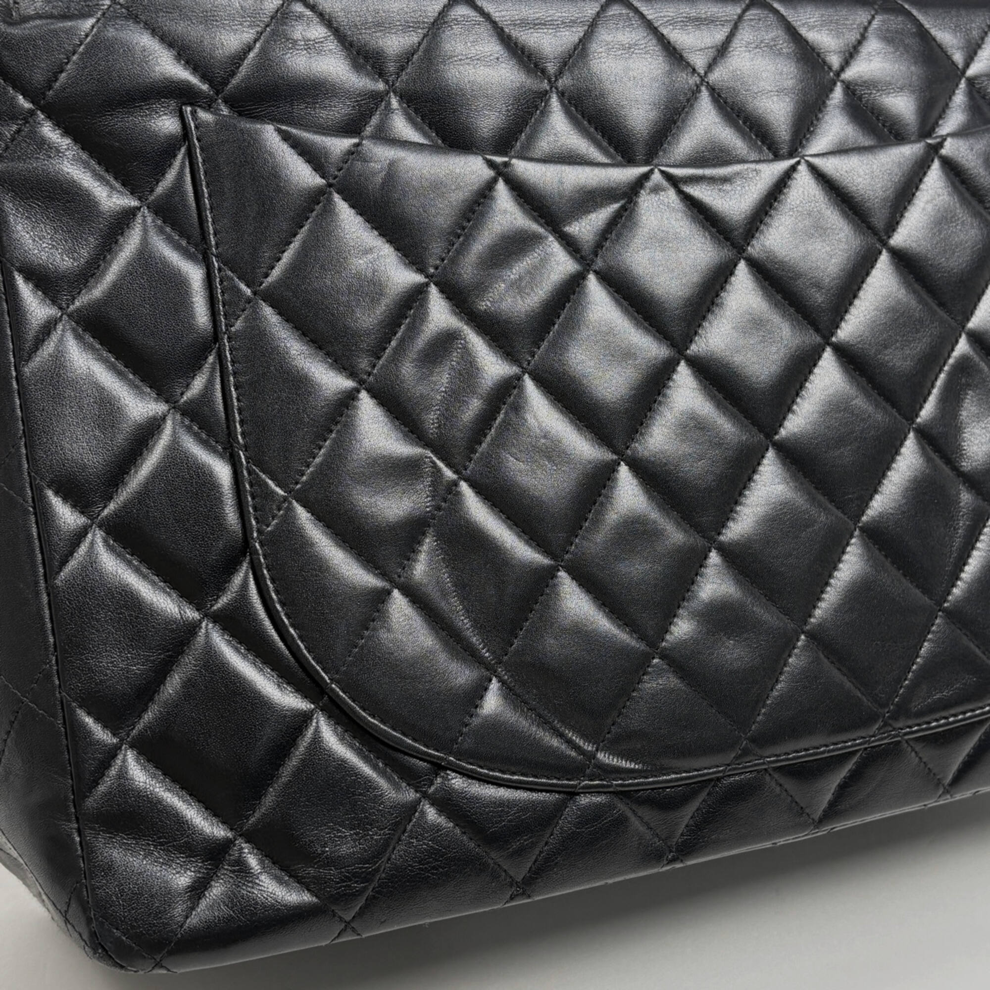 Chanel Matelasse Black Leather Shoulder Bag (Pre-Owned)