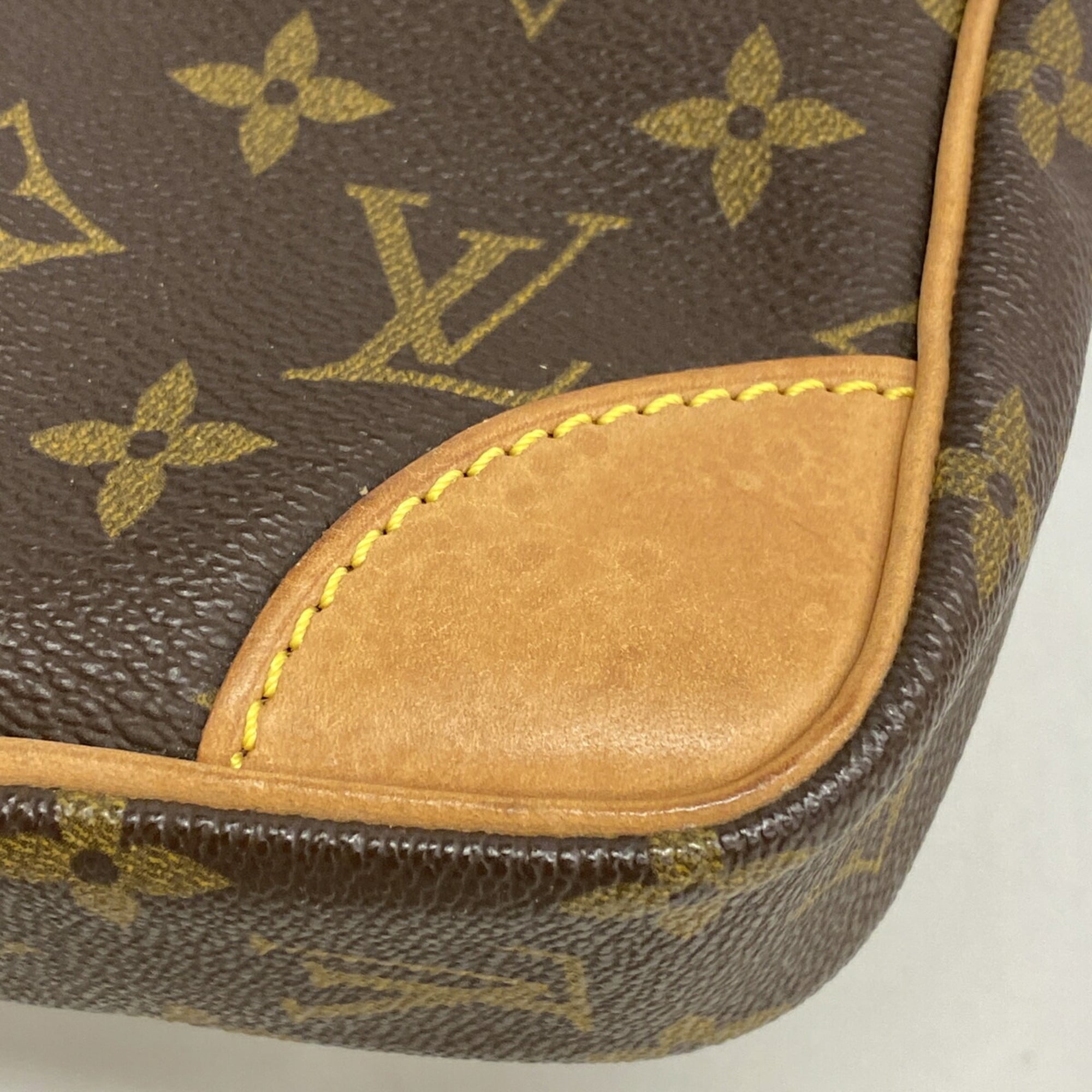 Louis Vuitton Brown Shoulder Bag (Pre-Owned)